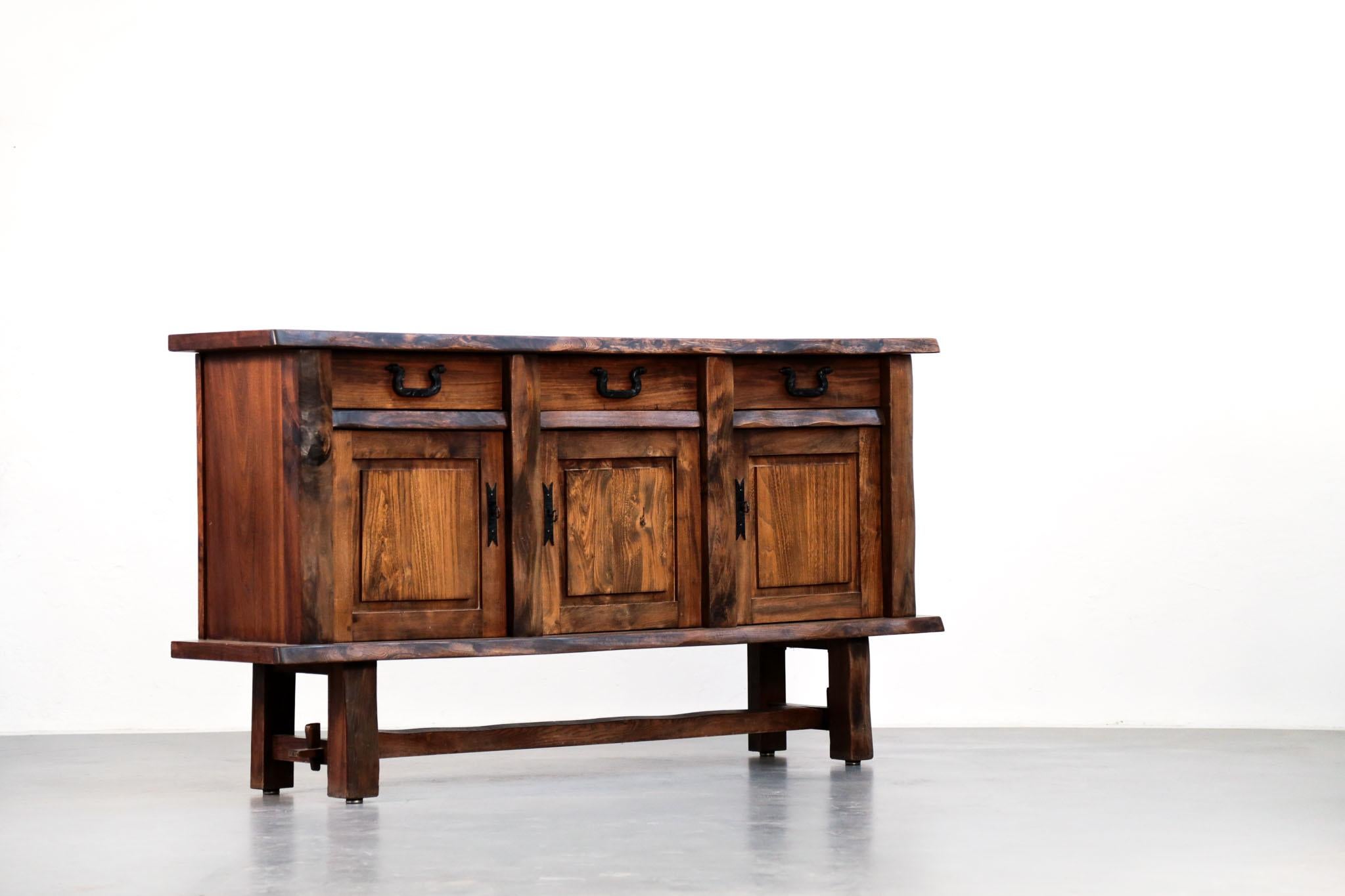 Solid Elm Sideboard by Olavi Hanninen In Excellent Condition For Sale In Lyon, FR