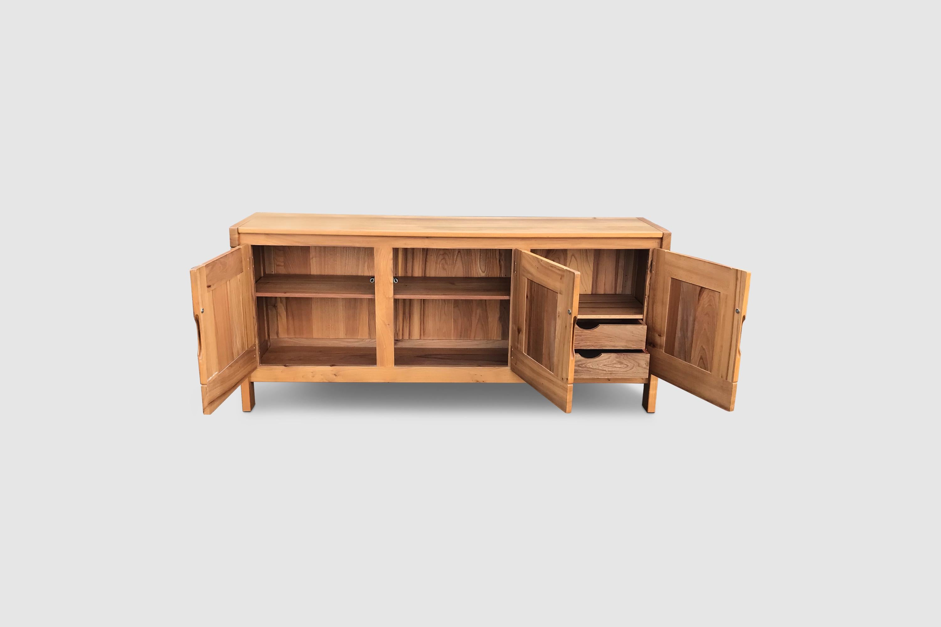 Solid Elm Sideboard by Roland Haeusler for Maison Regain 1970s In Good Condition In Stavenisse, NL