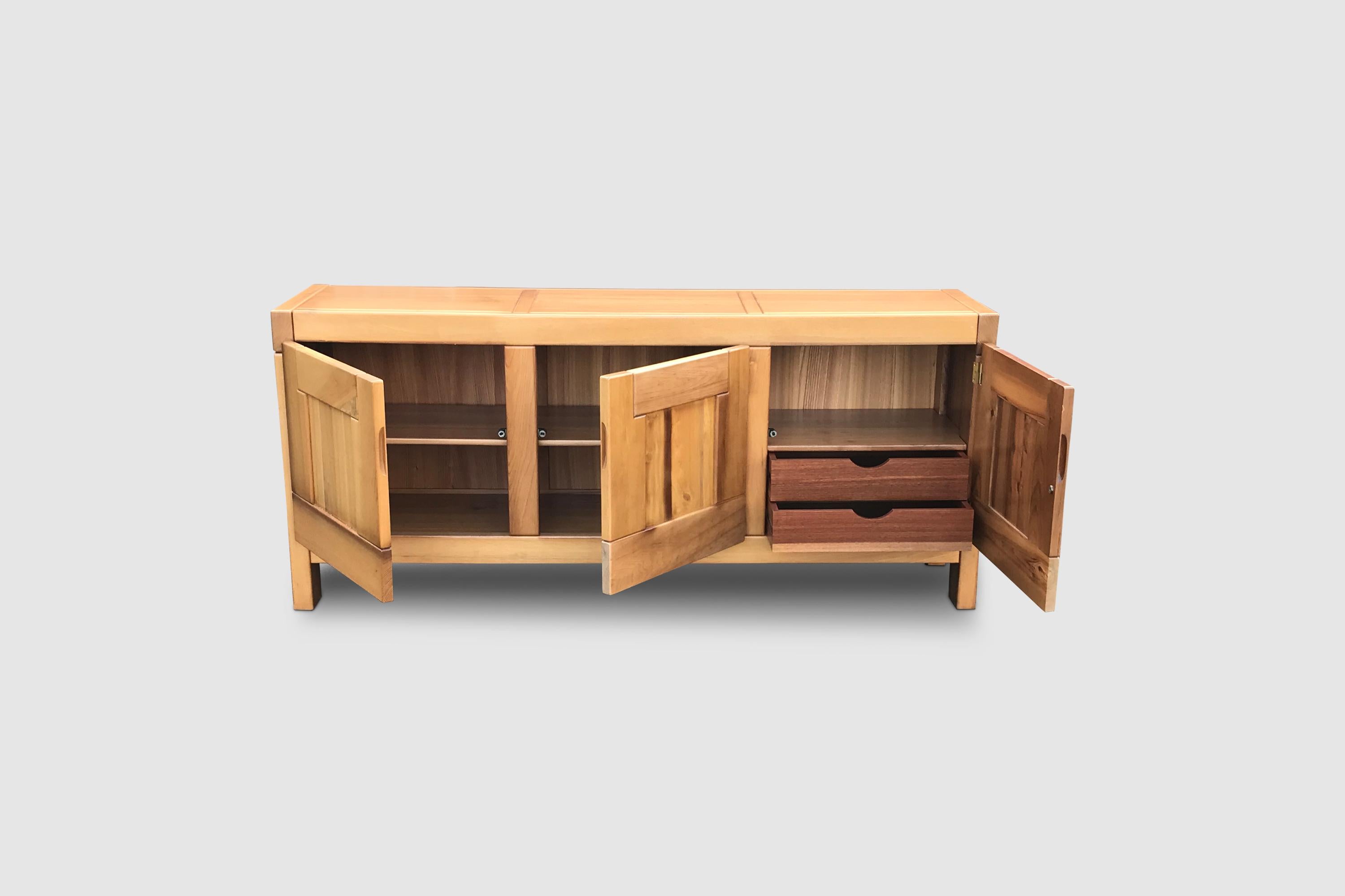 Solid Elm Sideboard by Roland Haeusler for Maison Regain 1970s In Good Condition For Sale In Stavenisse, NL