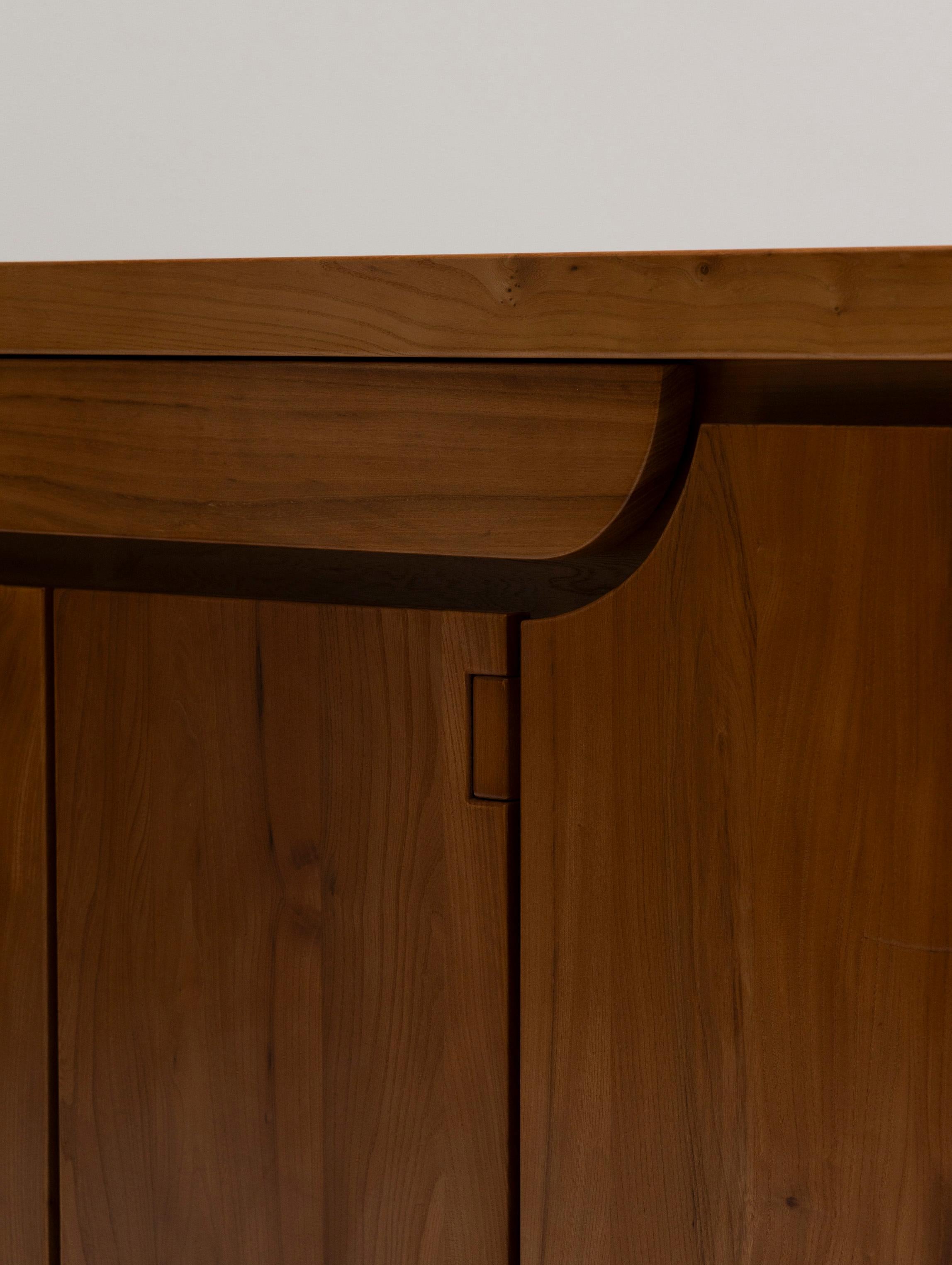 Solid elm sideboard, Luigi Gorgoni, 1980s 11