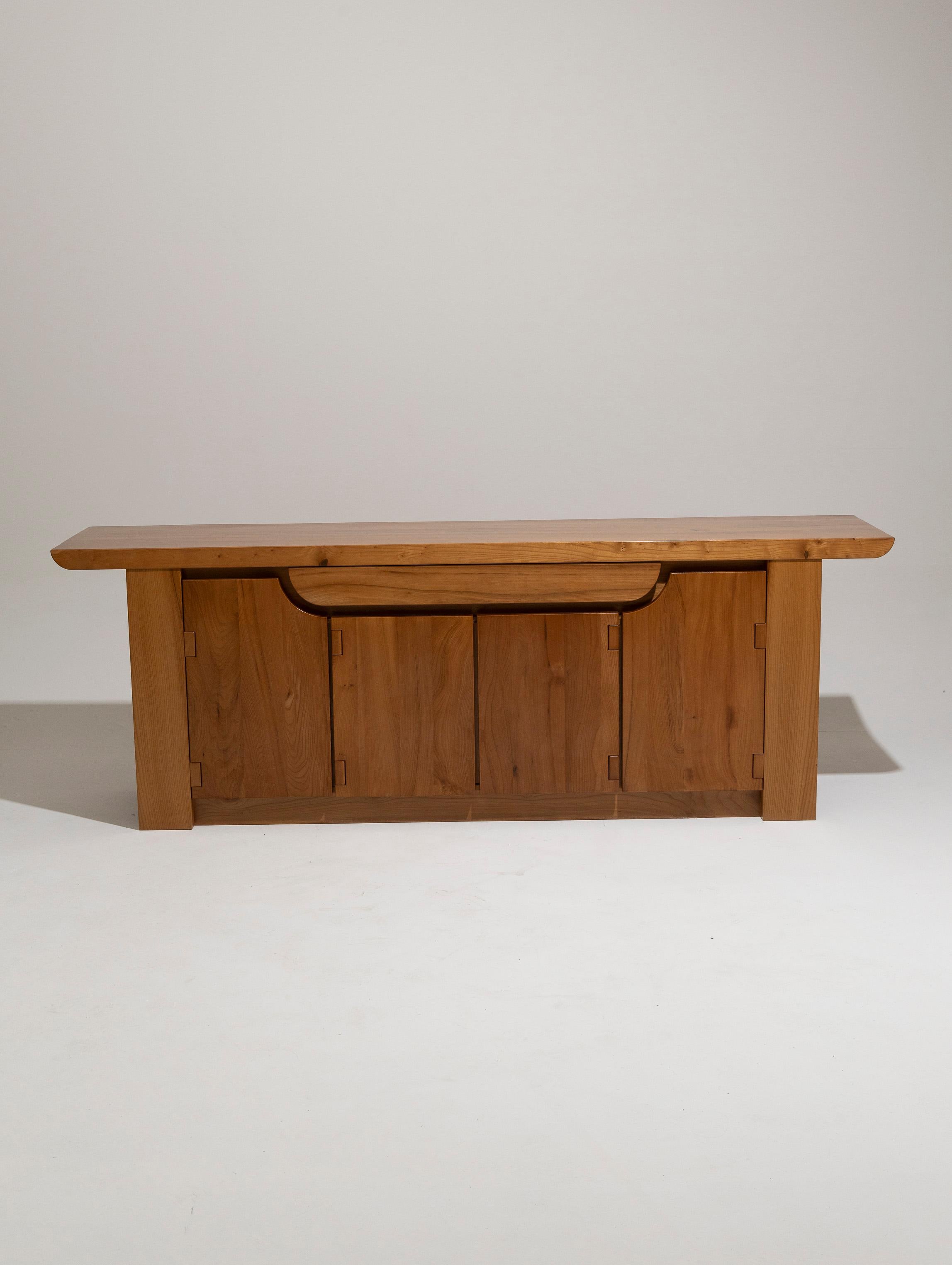 Solid elm sideboard, Luigi Gorgoni, 1980s In Good Condition In PARIS, FR