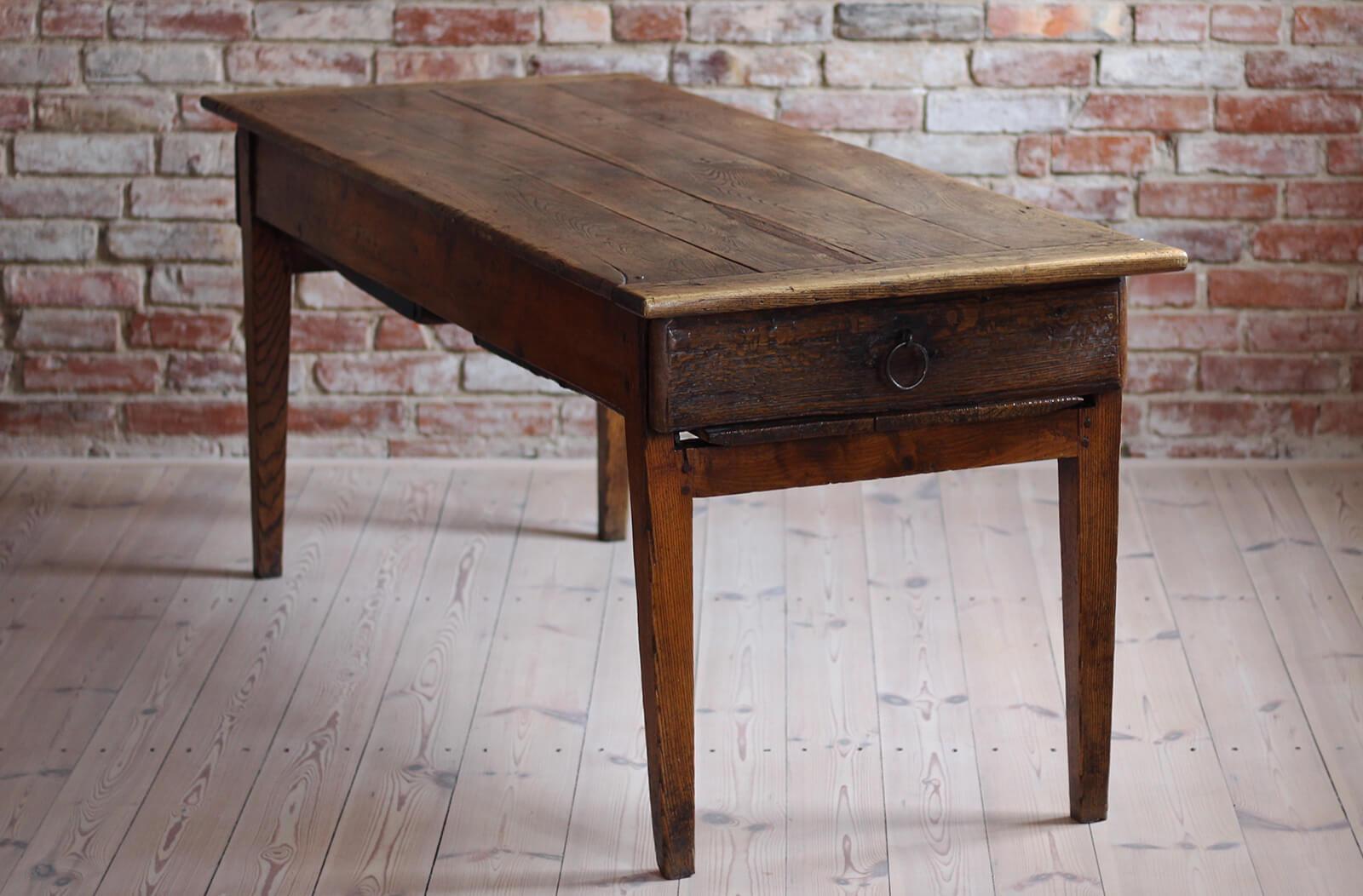 Solid Elm Table, 18th / 19th Century, Rustic Style, Prep or Dining Table In Good Condition In Wrocław, Poland