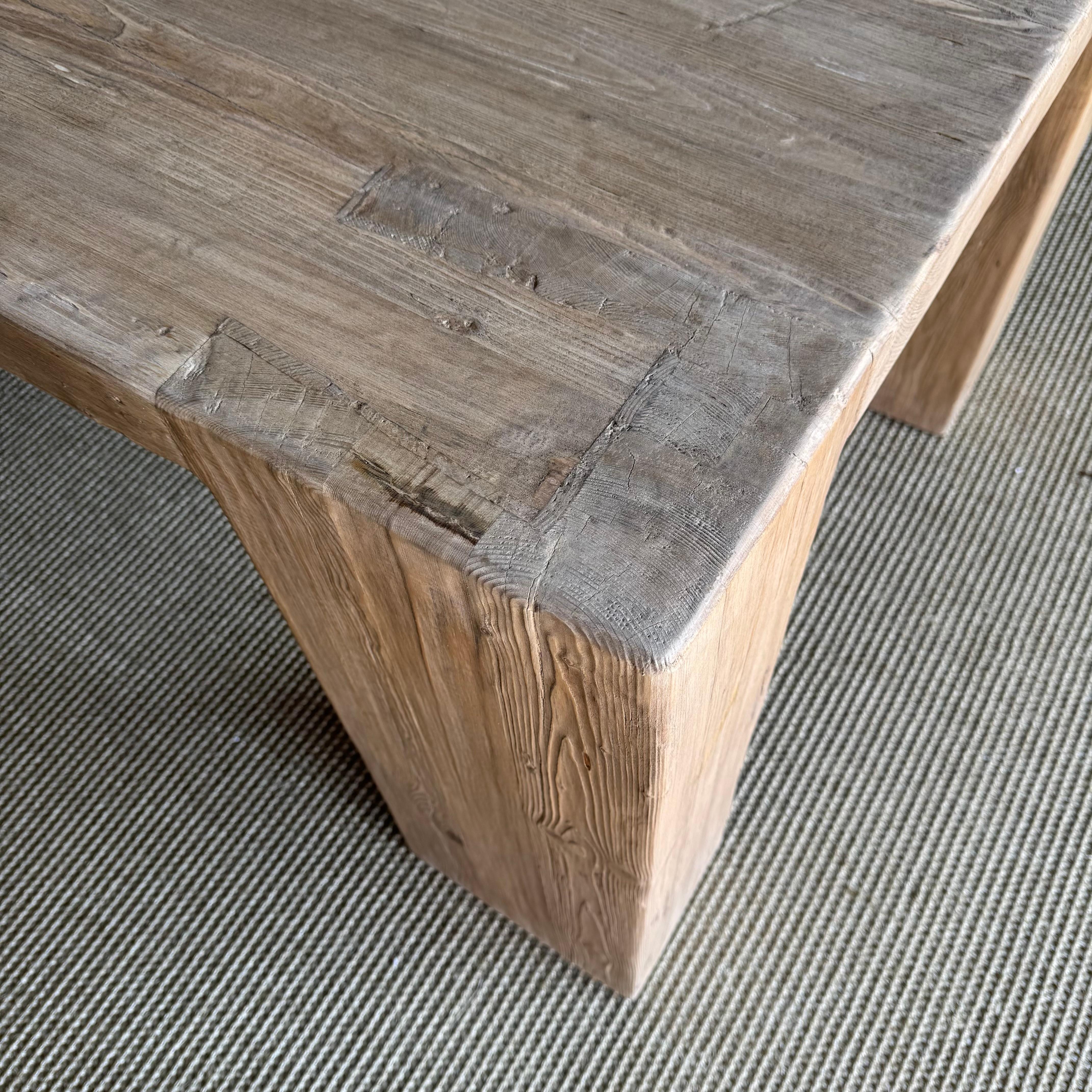 Mesa de comedor de madera maciza de olmo estilo viga elaborada con madera de olmo rústica recuperada en Desgastado estado para la venta en Old Town Orange, CA