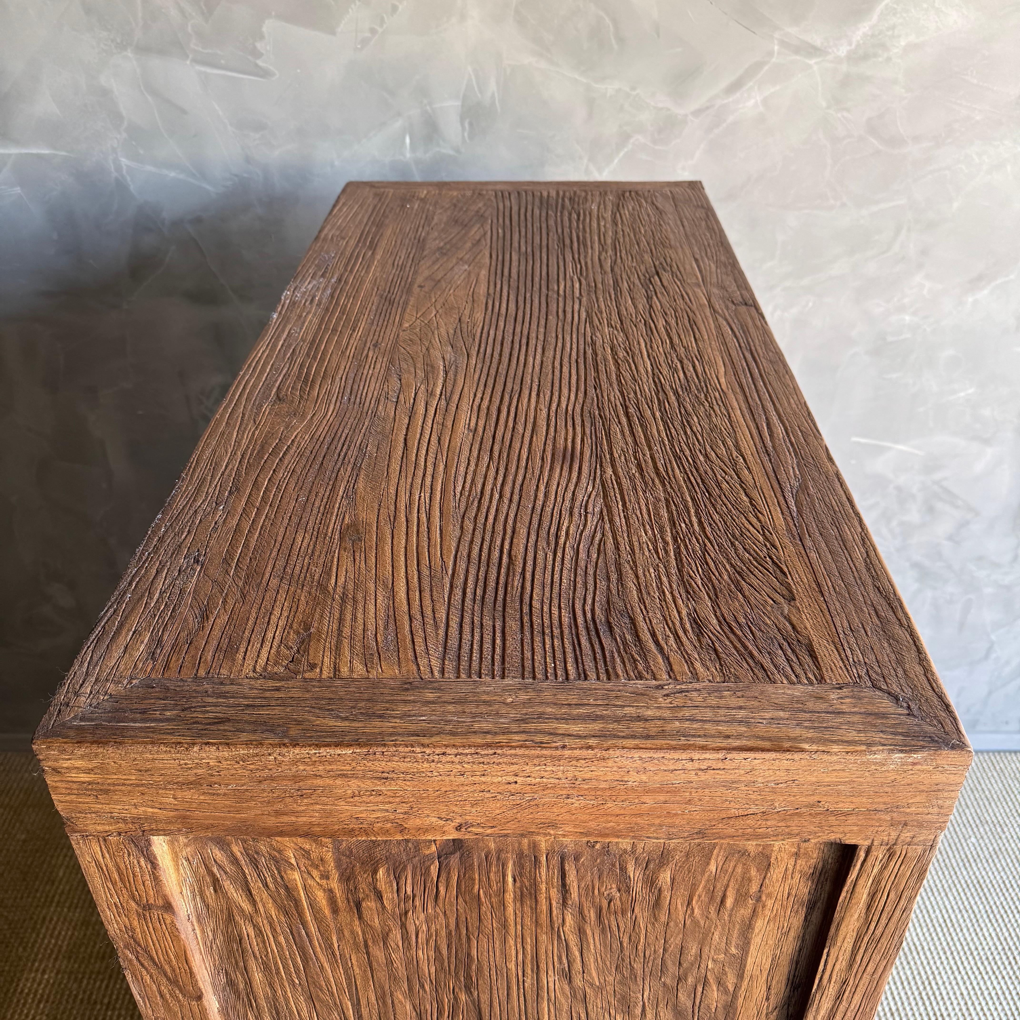 Solid Elm Wood Tall Chest of Drawers in Walnut Finish in vendita 1