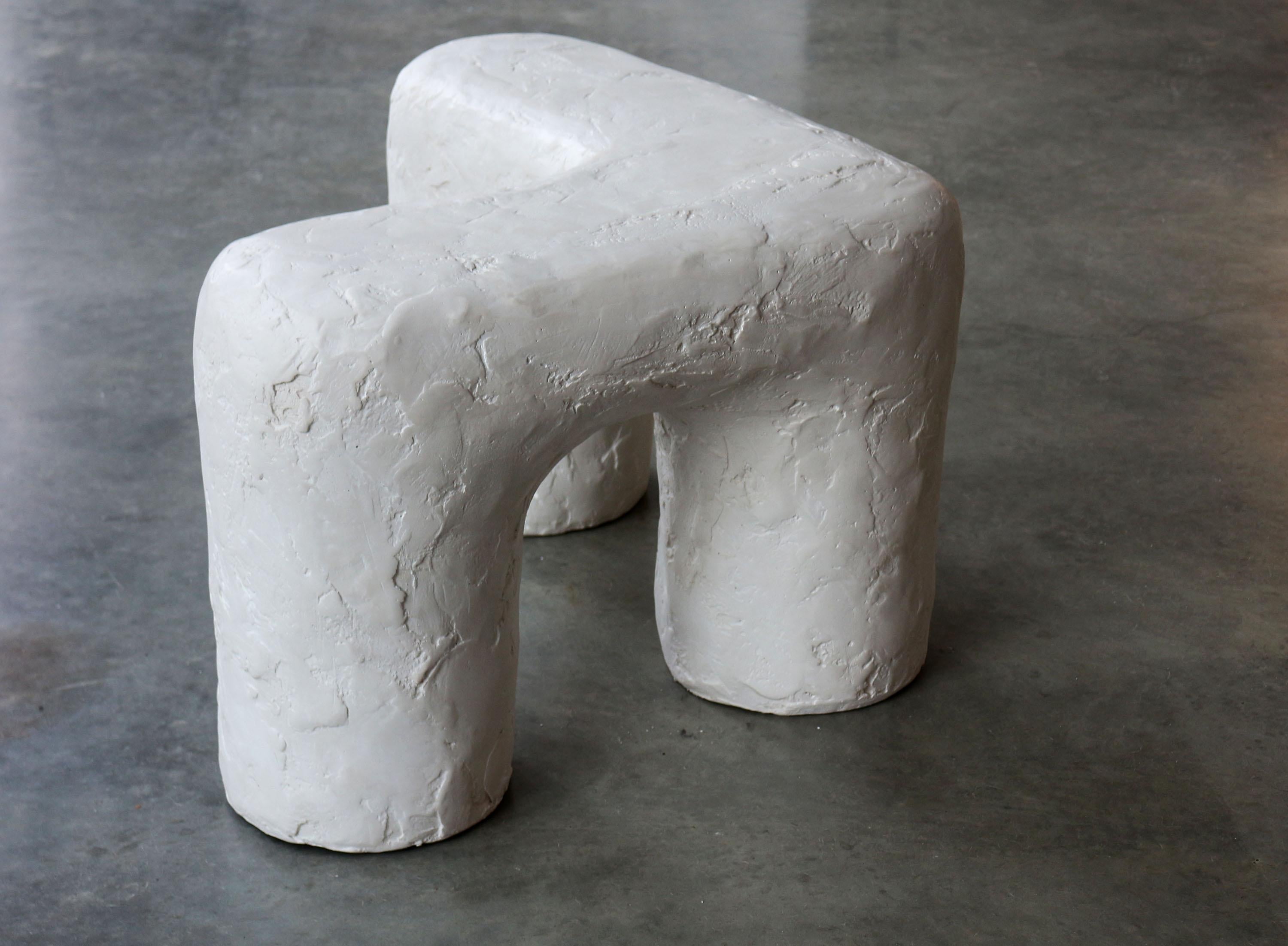 Modern Solid Fluid Spackle Bench in Ceramic and Hydrostone For Sale