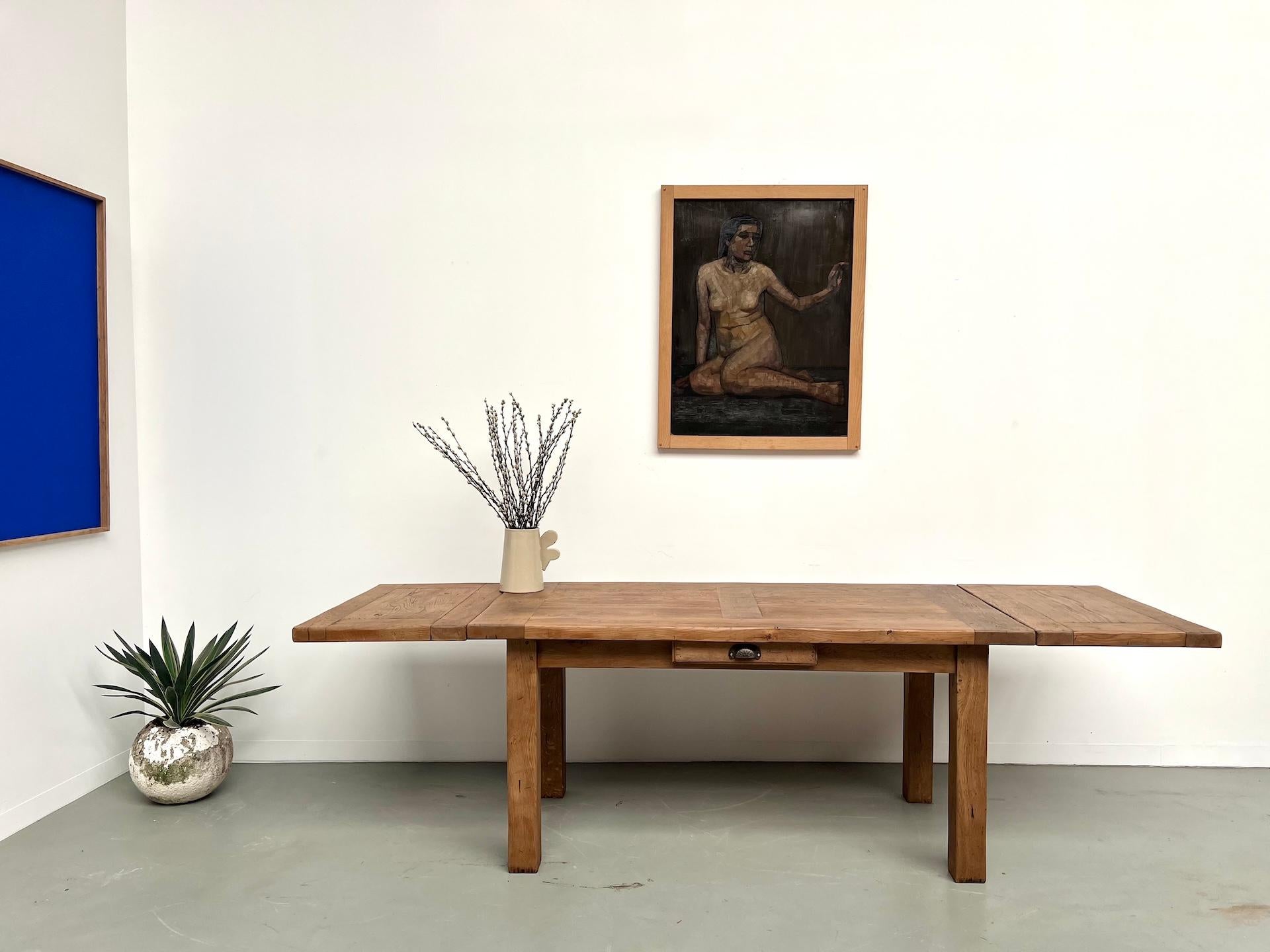 Ausziehbarer Tisch aus massiver französischer Bauernhofeiche - Frankreich, 1950er Jahre im Angebot 10