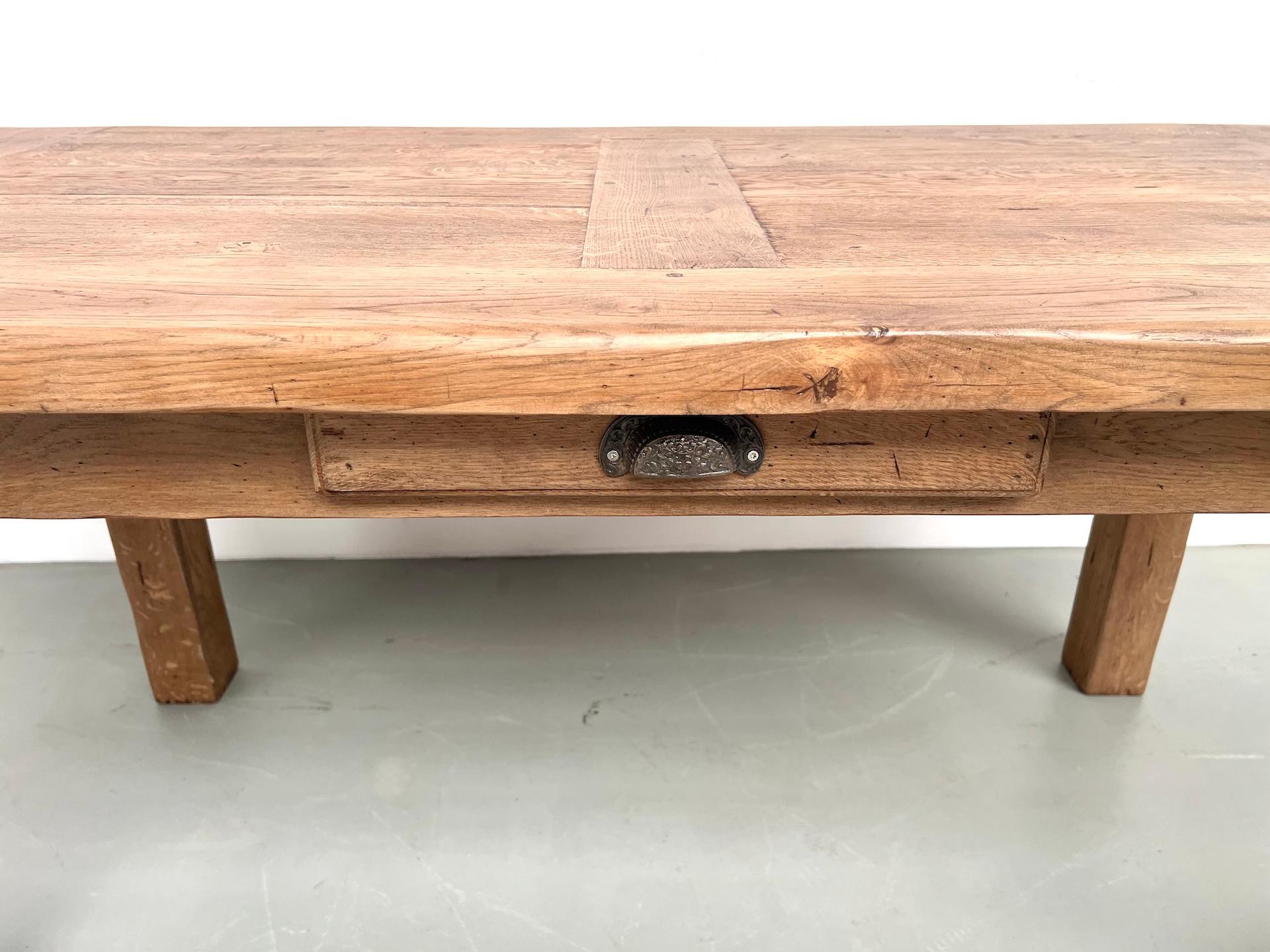 Ausziehbarer Tisch aus massiver französischer Bauernhofeiche - Frankreich, 1950er Jahre im Angebot 2