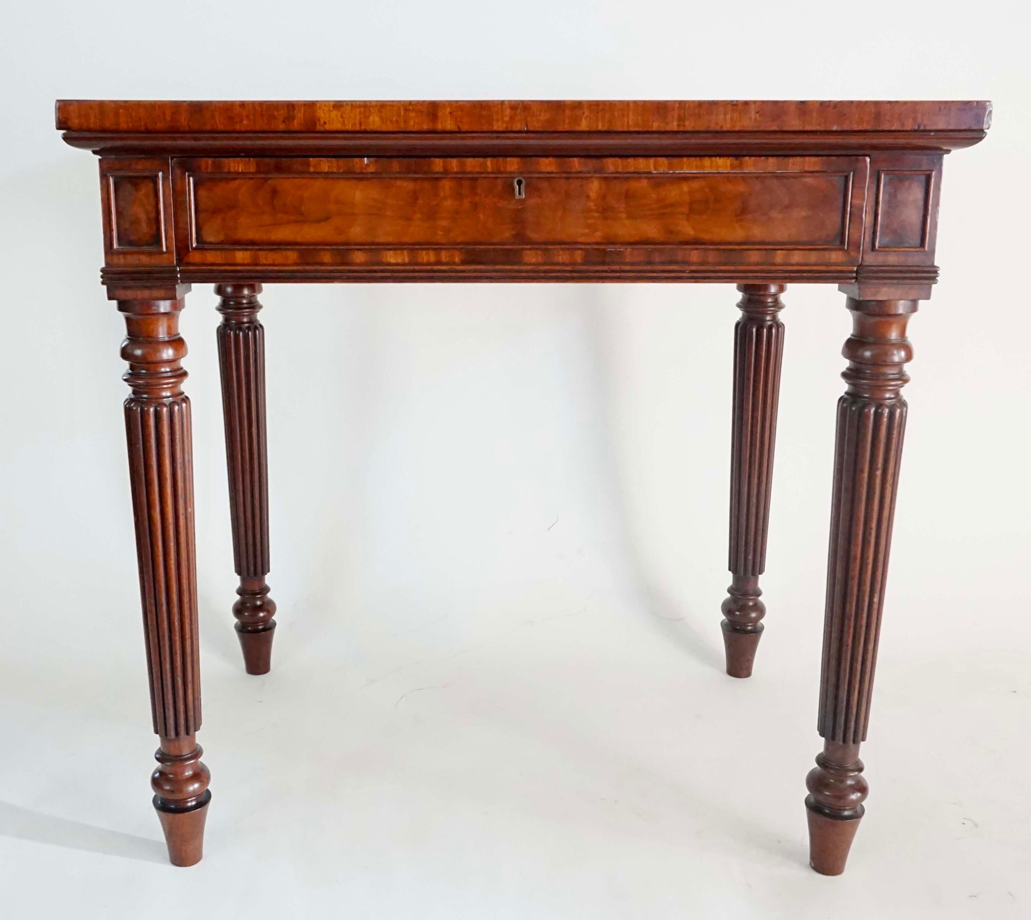 Crocodile Mahogany Side Table by Gillows of Lancaster & London, circa 1820 For Sale 6