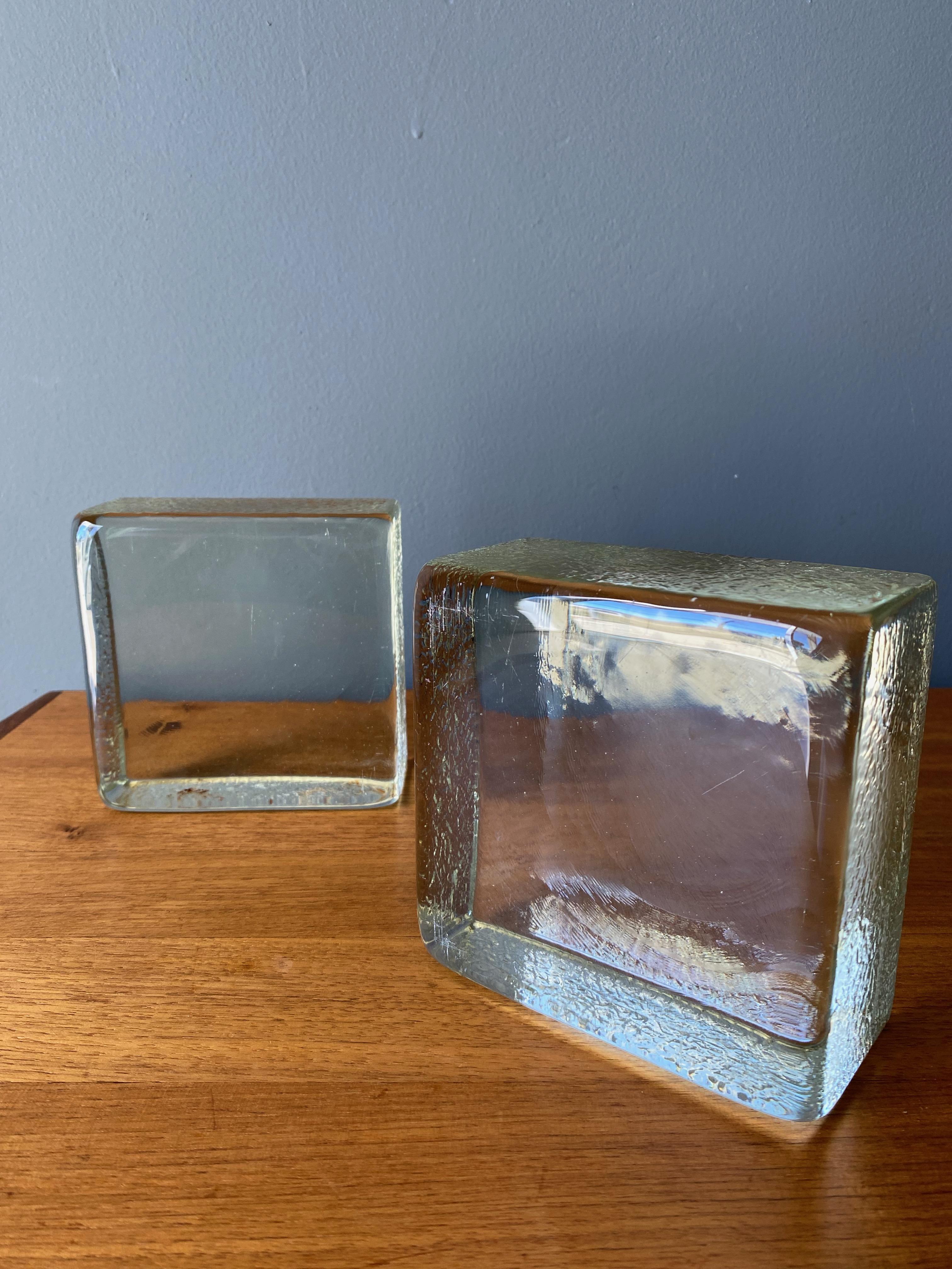 Sujetalibros de bloques de vidrio macizo By Blenko en Bueno estado para la venta en Costa Mesa, CA