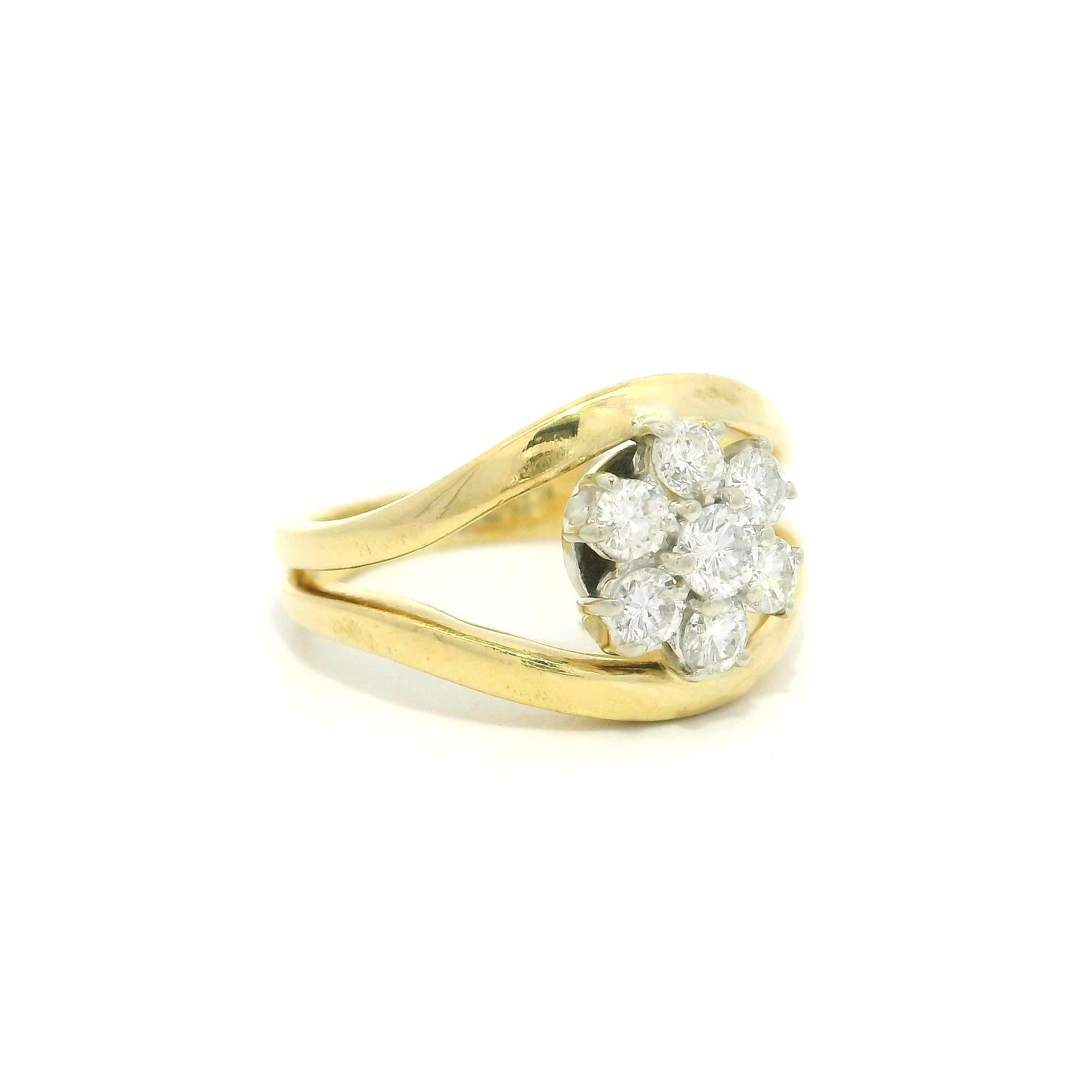 --Stein(e):--
(7) Echte natürliche Diamanten - runder Brillantschliff - Zackenfassung - Farbe F/G - Reinheit VS1/VS2 - ca. 0,38ctw.

MATERIAL:  Massives 18k Gelb- und Weißgold
Gewicht: 4,3 Gramm
Ringgröße: 3.0 (auf den Finger angepasst, bitte