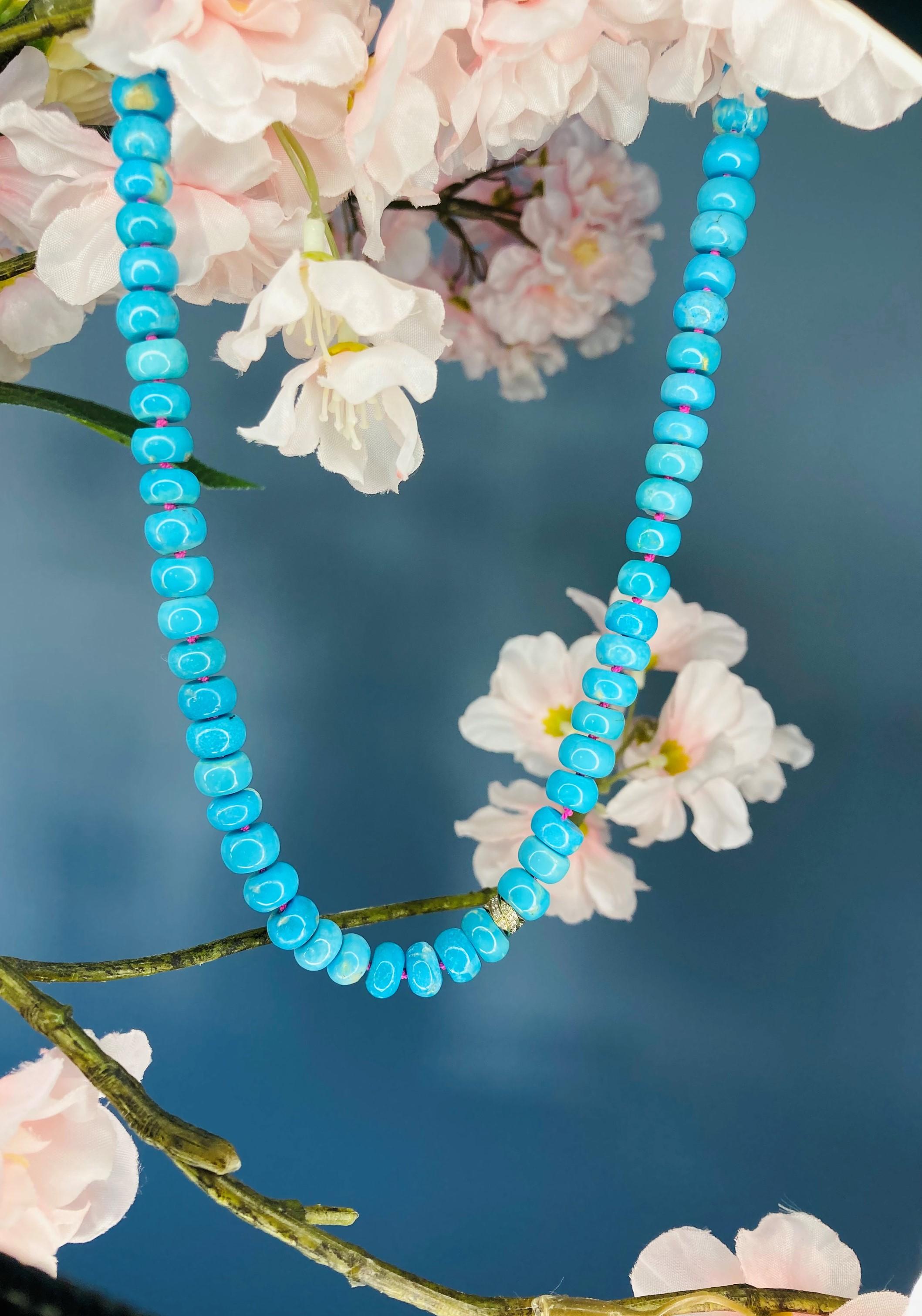 Arizona Sleeping Beauty Turquoise 200 Carat Beaded Necklace with Diamonds  In New Condition For Sale In GOES, NL
