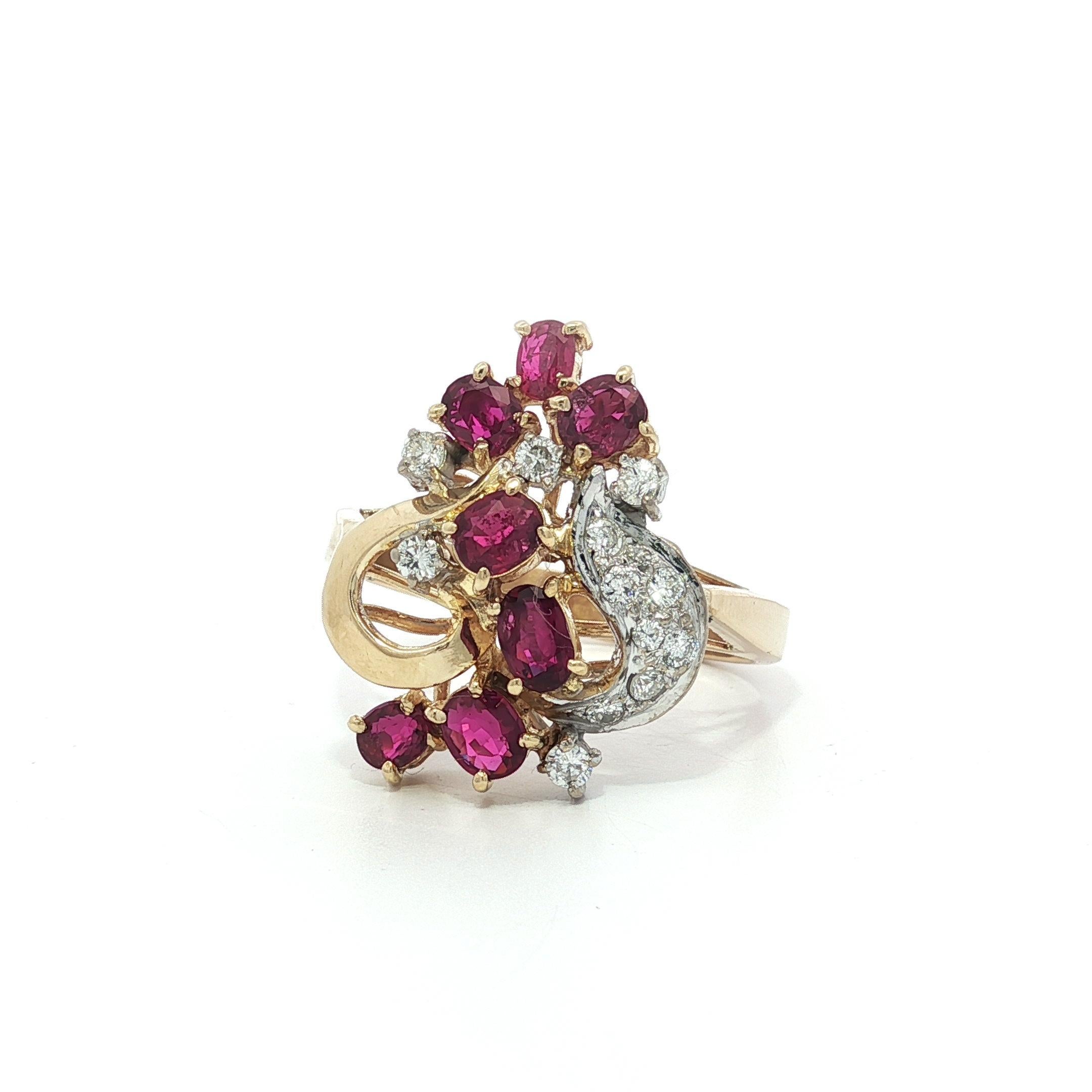 Taille ovale Bague en or massif 1,60ctw Oval Rich Red Ruby & Diamond Open Heart Cluster en vente