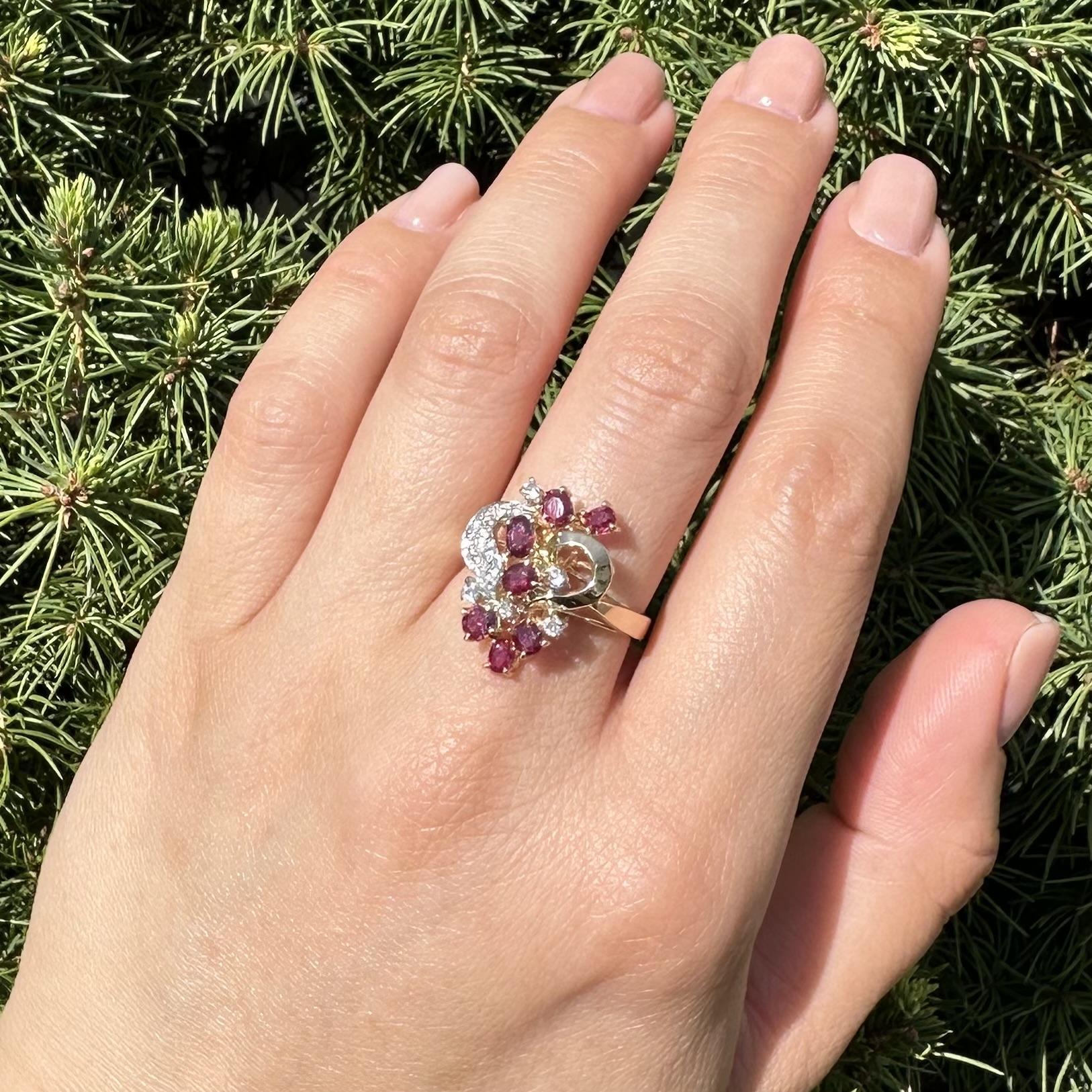 Bague en or massif 1,60ctw Oval Rich Red Ruby & Diamond Open Heart Cluster en vente 1