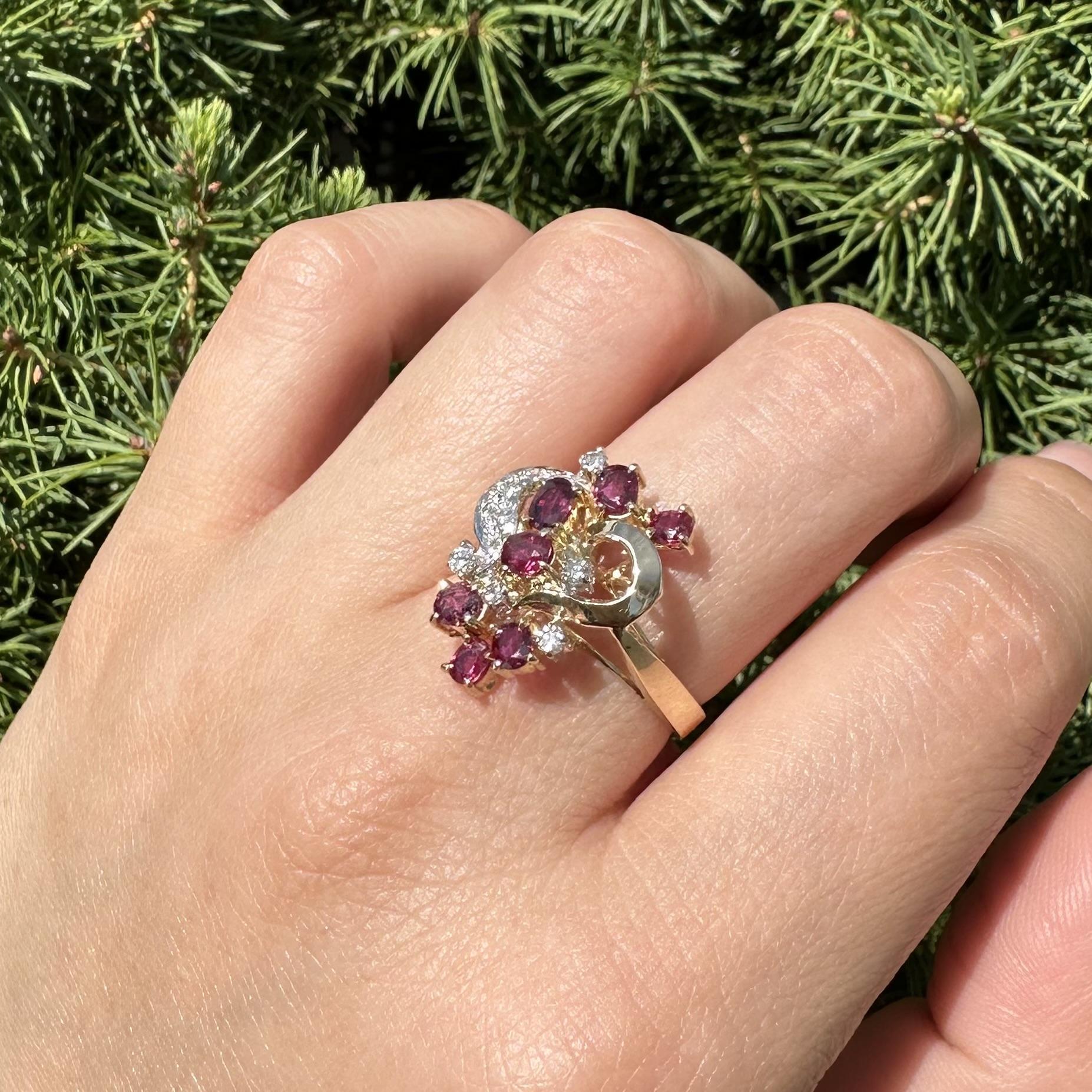 Bague en or massif 1,60ctw Oval Rich Red Ruby & Diamond Open Heart Cluster en vente 2
