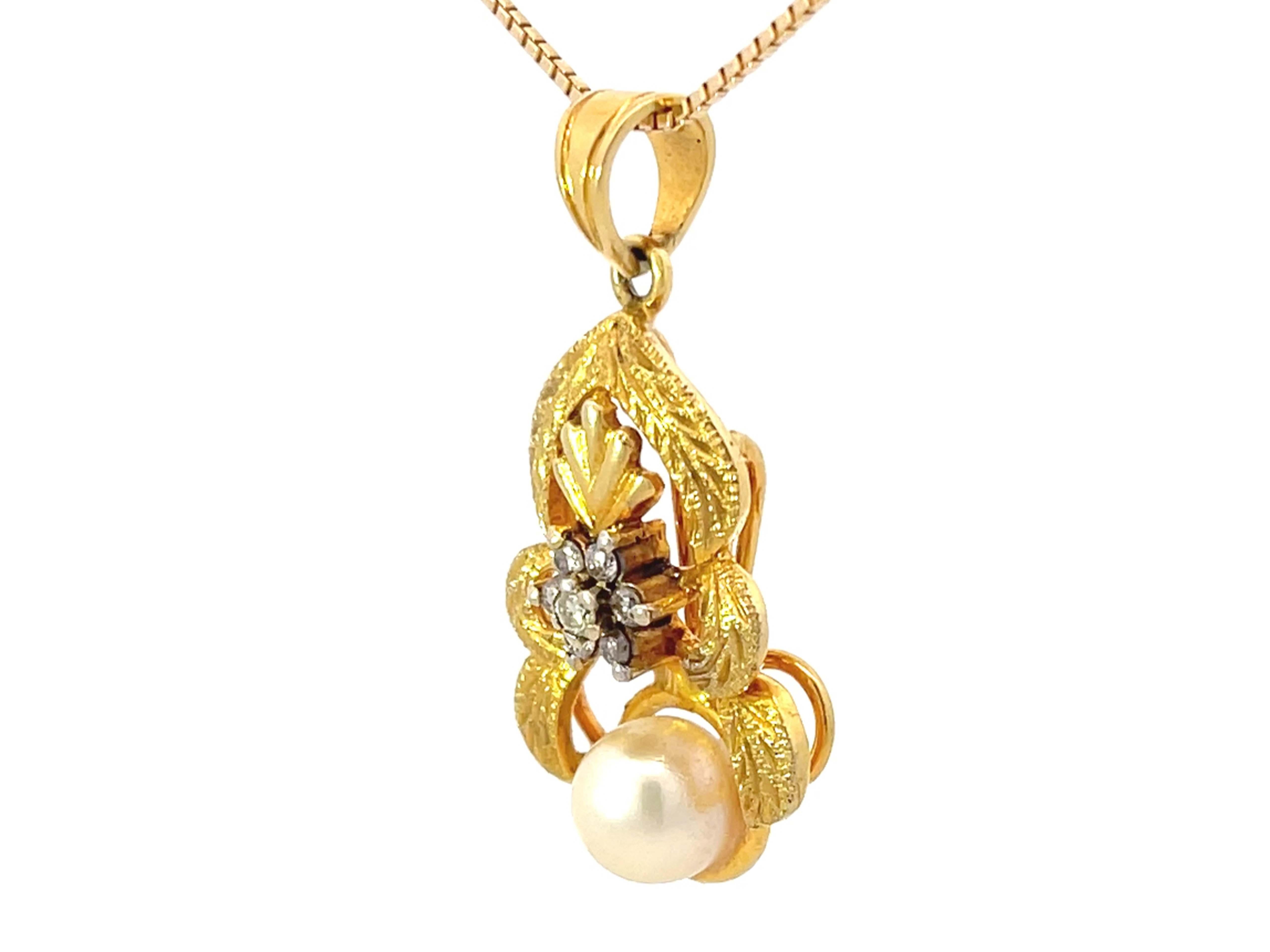 Brilliant Cut Solid Gold Diamond Pearl Pendant Necklace For Sale