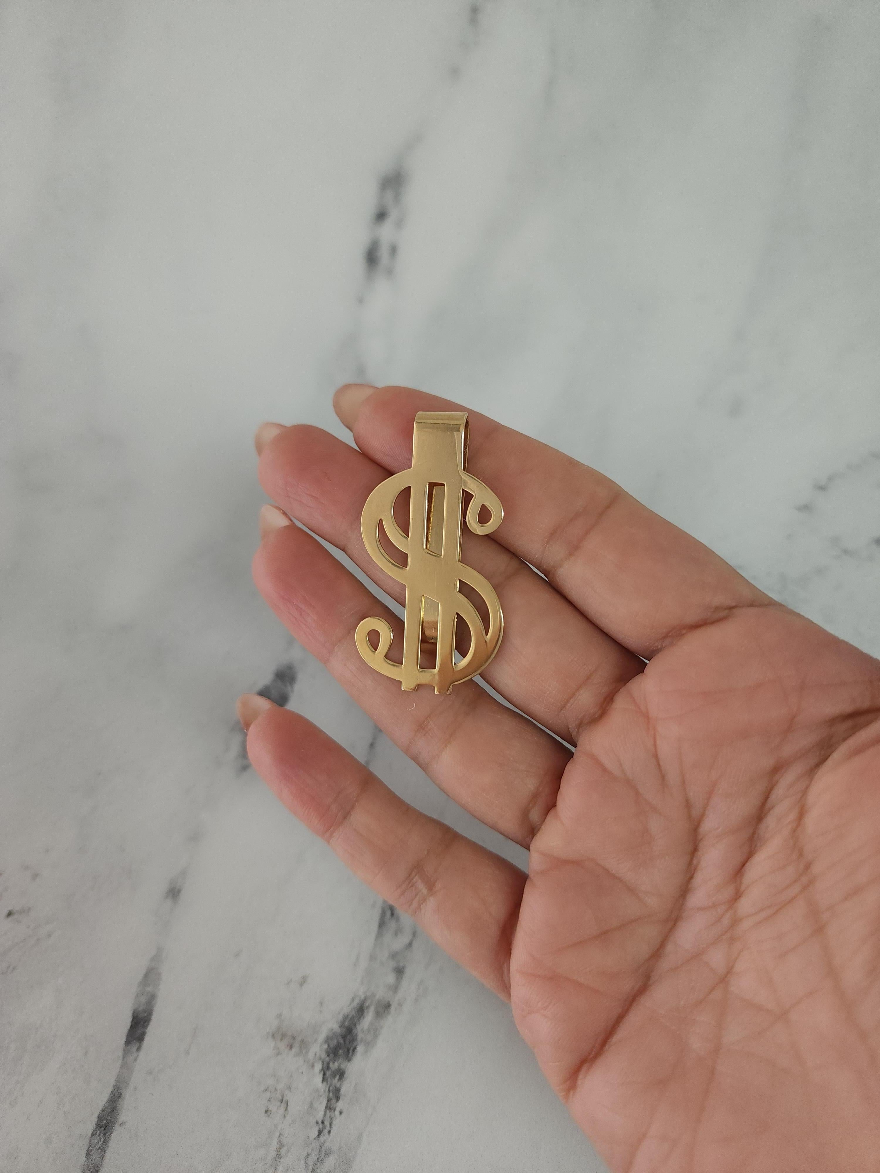 ♥ Product Summary ♥

Details: Solid Gold Dollar Sign Money Clip 
Material: 14k Yellow Gold
Dimensions: 46MM x 23MM
Weight: 9 grams

**Brand New, never used