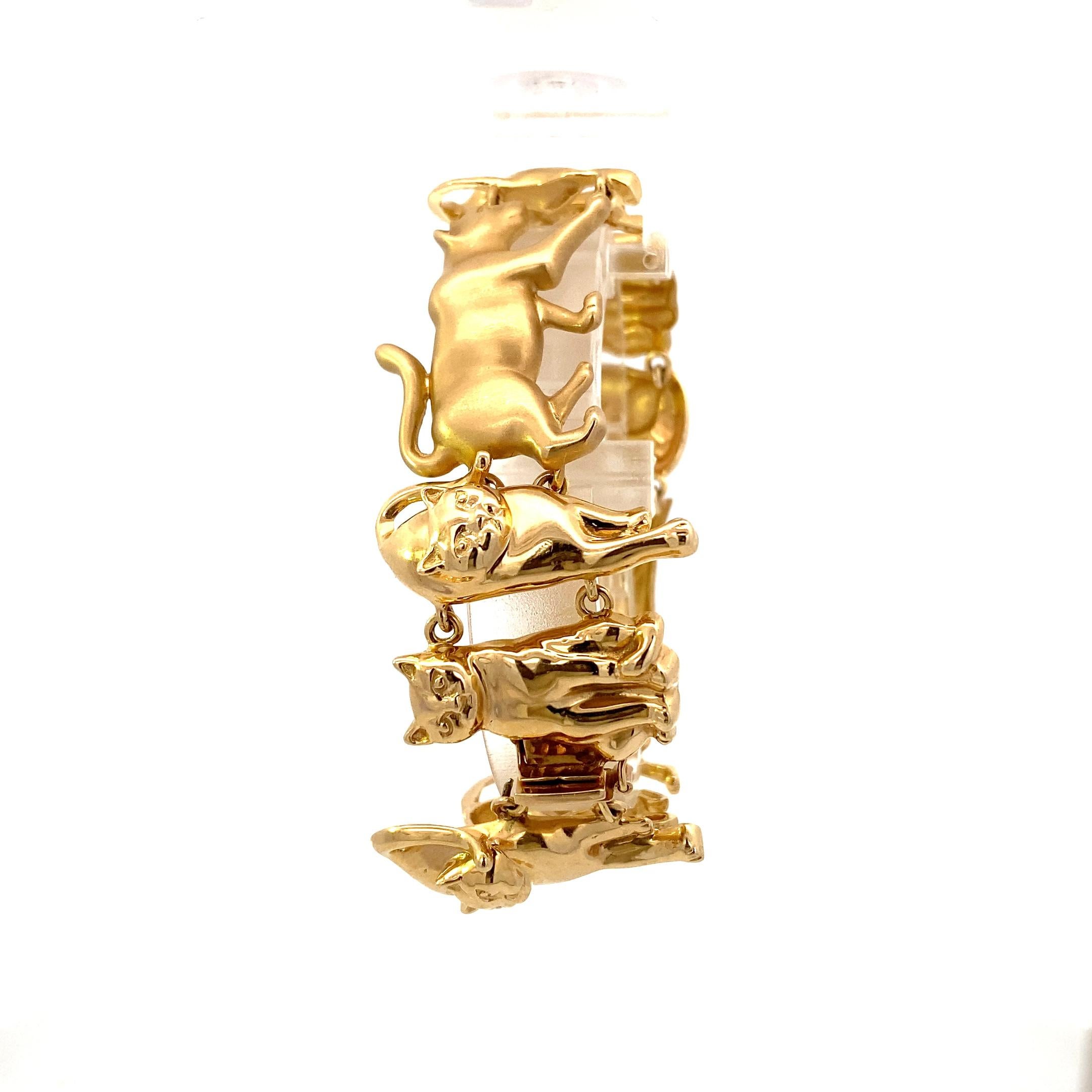 Armband aus massivem Gold mit Feline-Motiv im Angebot 4