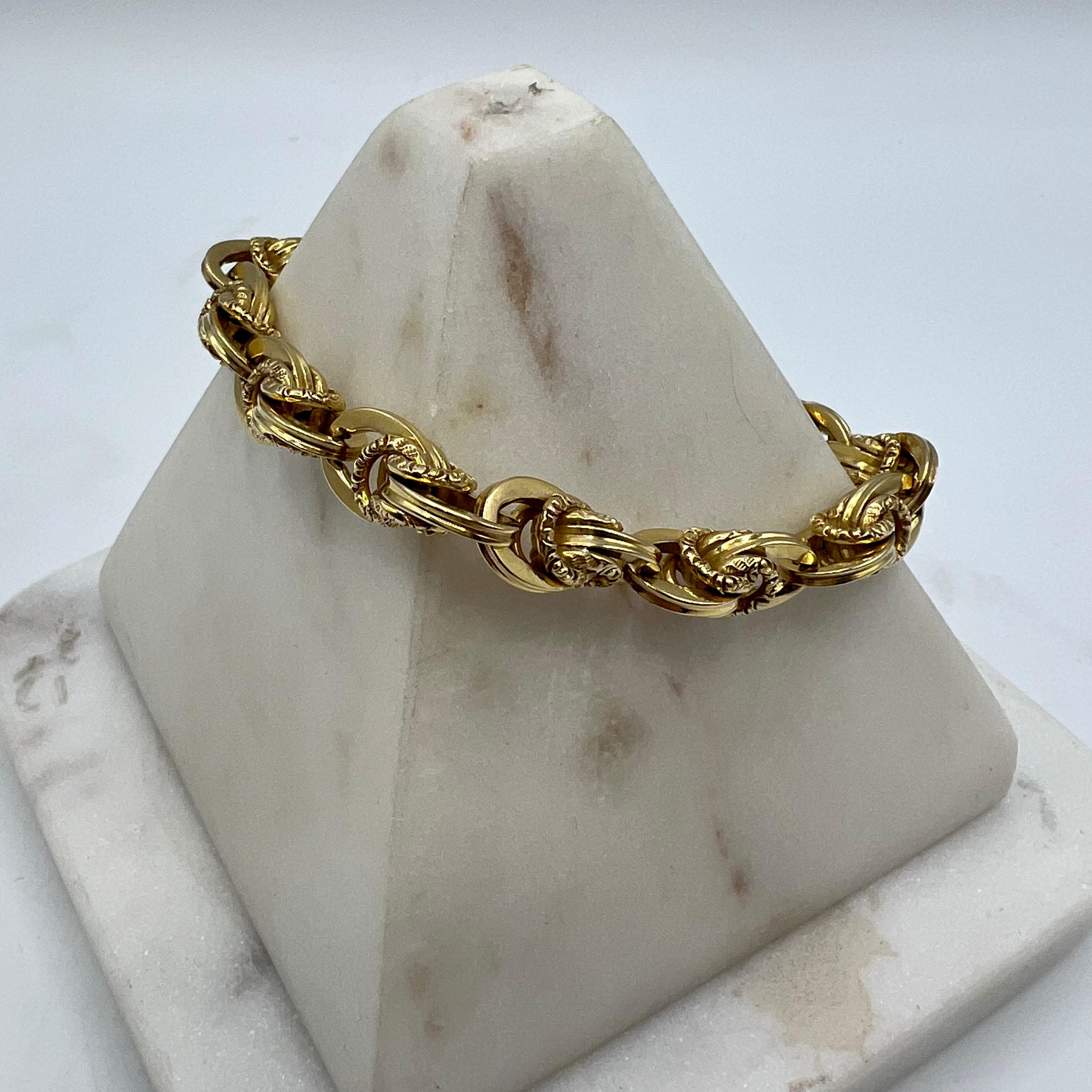 Modern Solid Gold Filigree Link Bracelet in 14 Karat Yellow Gold For Sale