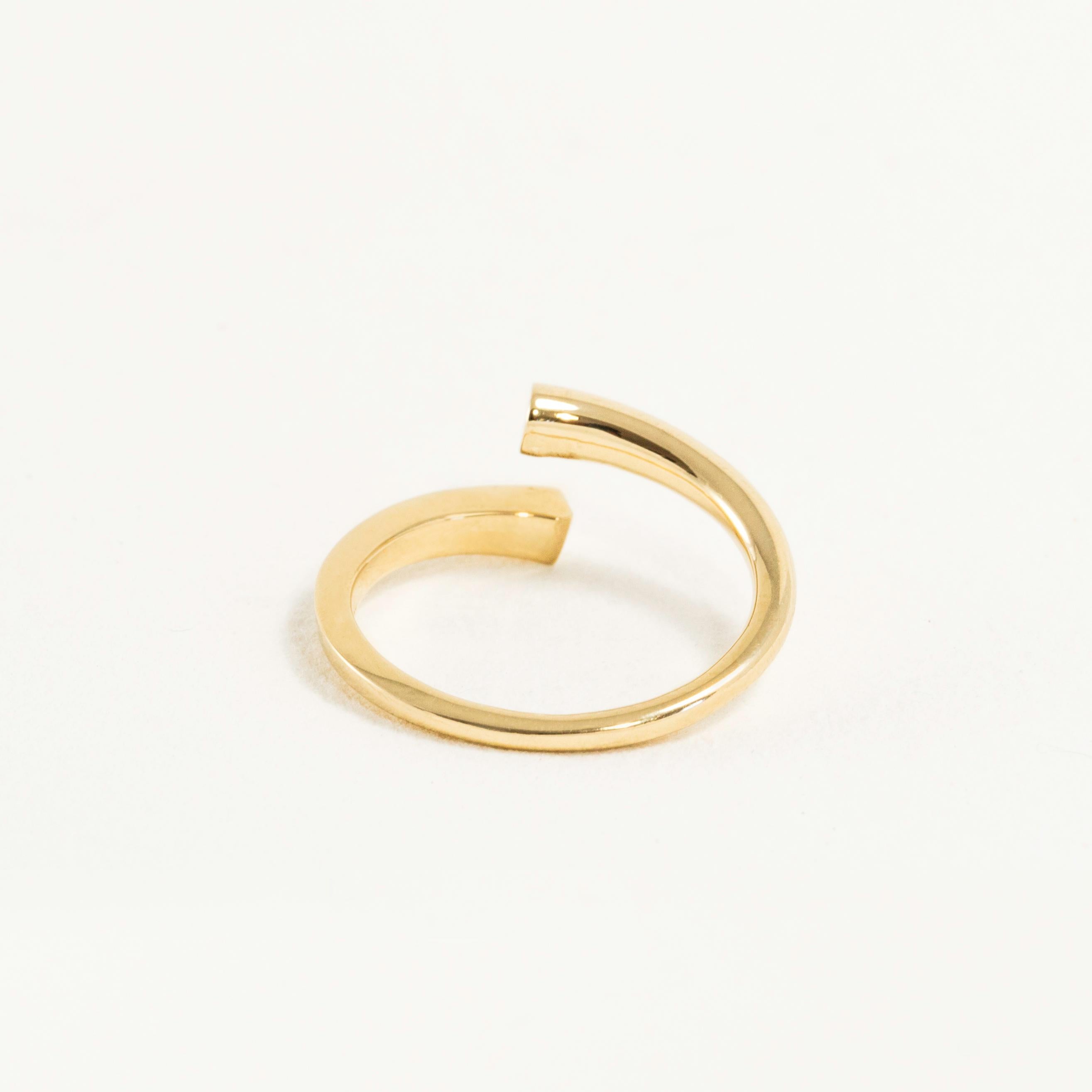 Contemporary Solid Gold Flow Ring from Square to Circle For Sale