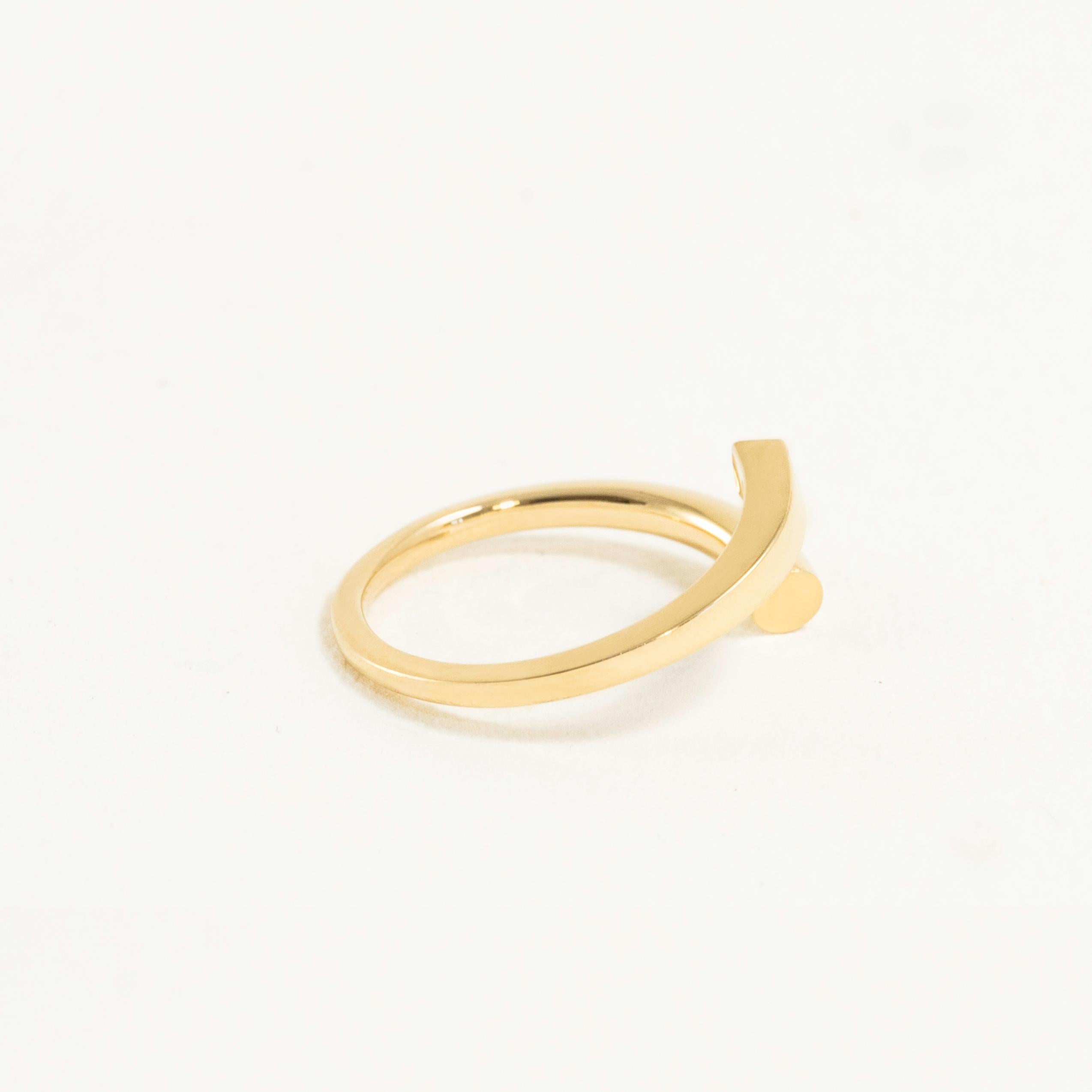 Solid Gold Flow Ring from Square to Circle In New Condition For Sale In Cleveland, OH