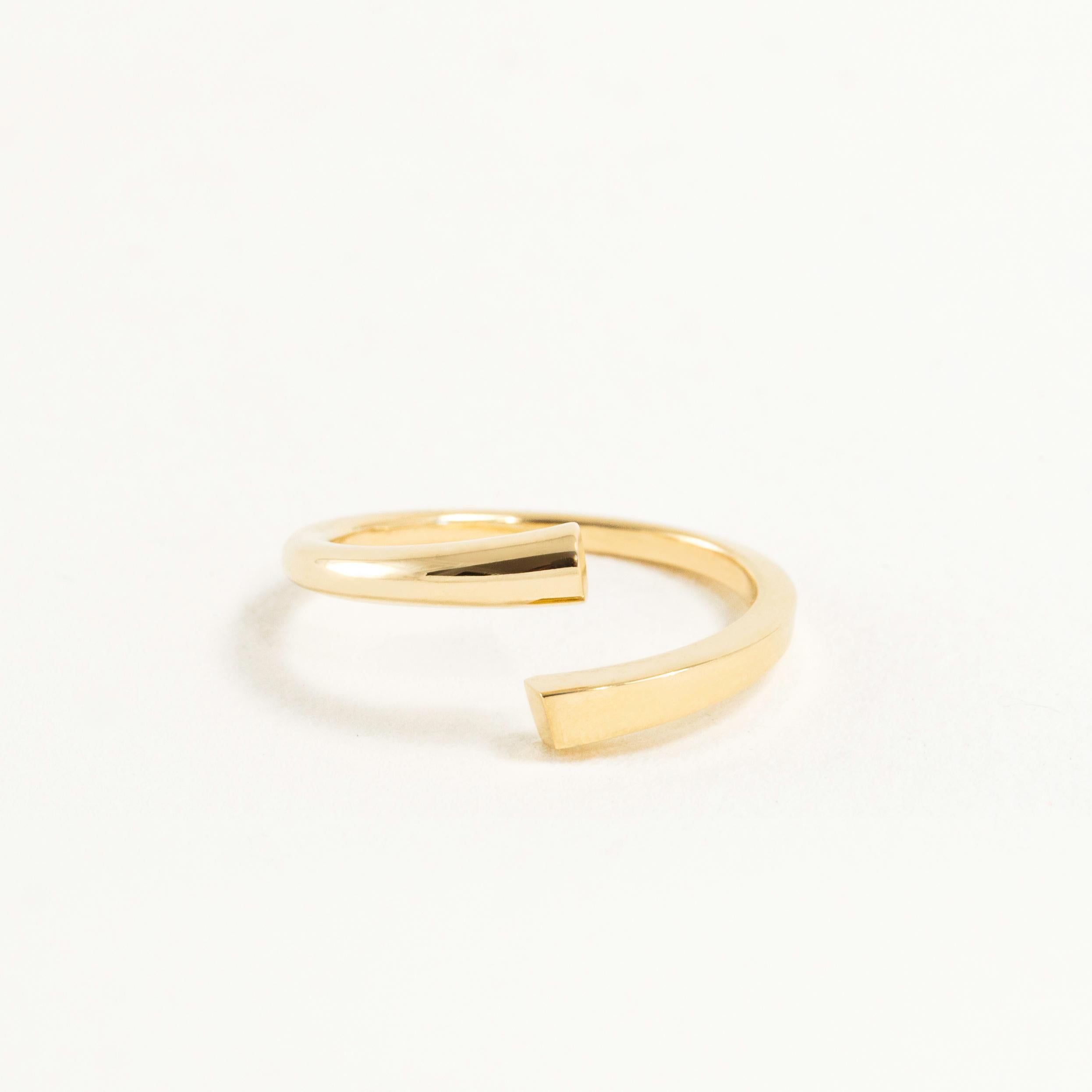 Bague à flûte en or massif de forme carrée à circulaire Unisexe en vente
