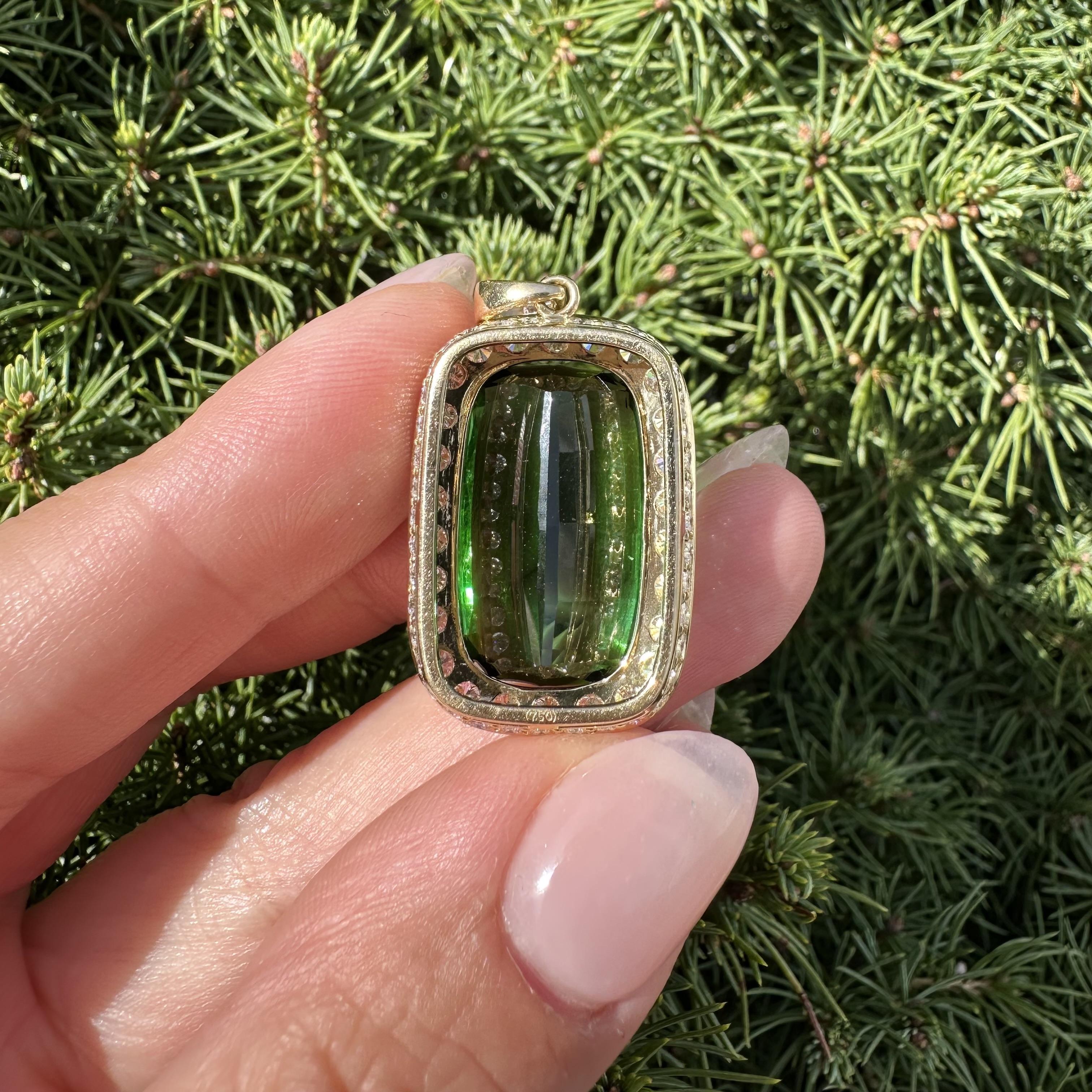 Pendentif en or massif GIA 28.51ctw Top Color Vivid Green Tourmaline Cushion Diamond en vente 1