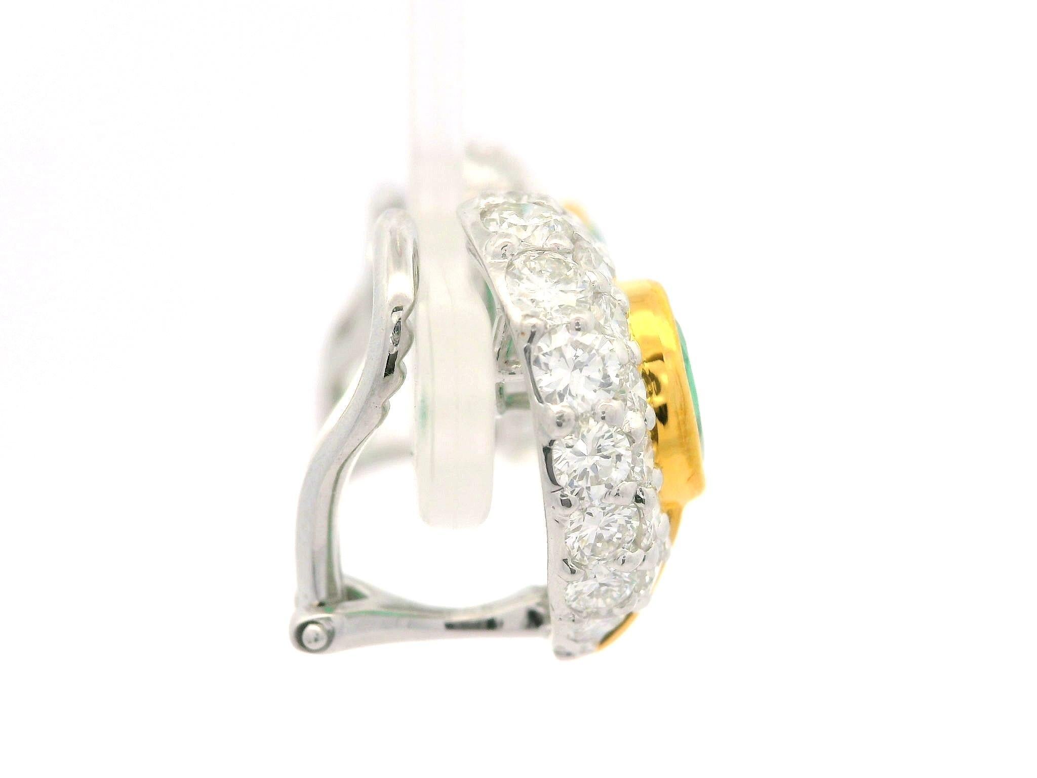 Pendiente de oro macizo GIA 7,52 ctw Esmeralda colombiana y diamante con botón de clip en venta 5