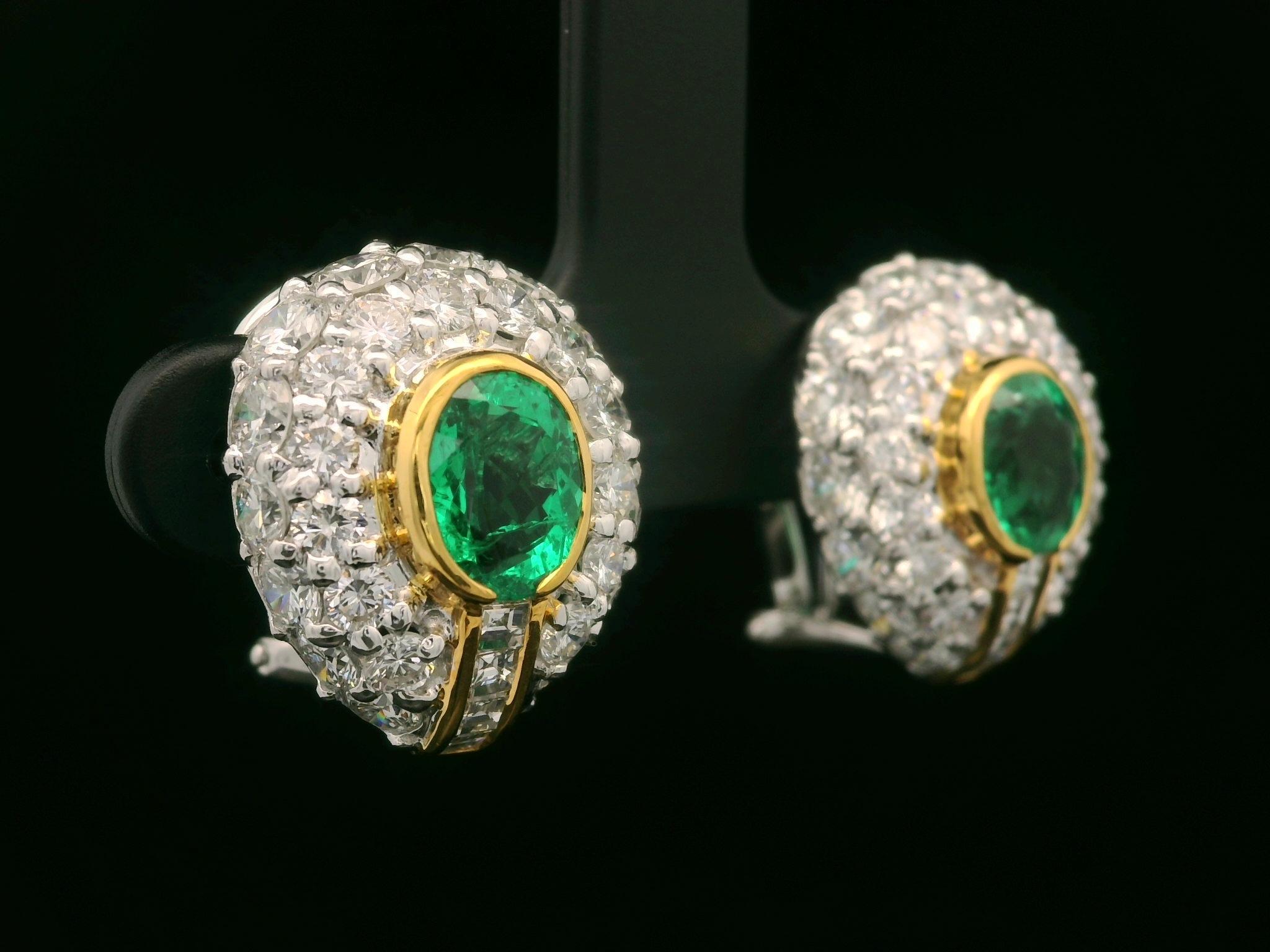 De las mujeres Pendiente de oro macizo GIA 7,52 ctw Esmeralda colombiana y diamante con botón de clip en venta