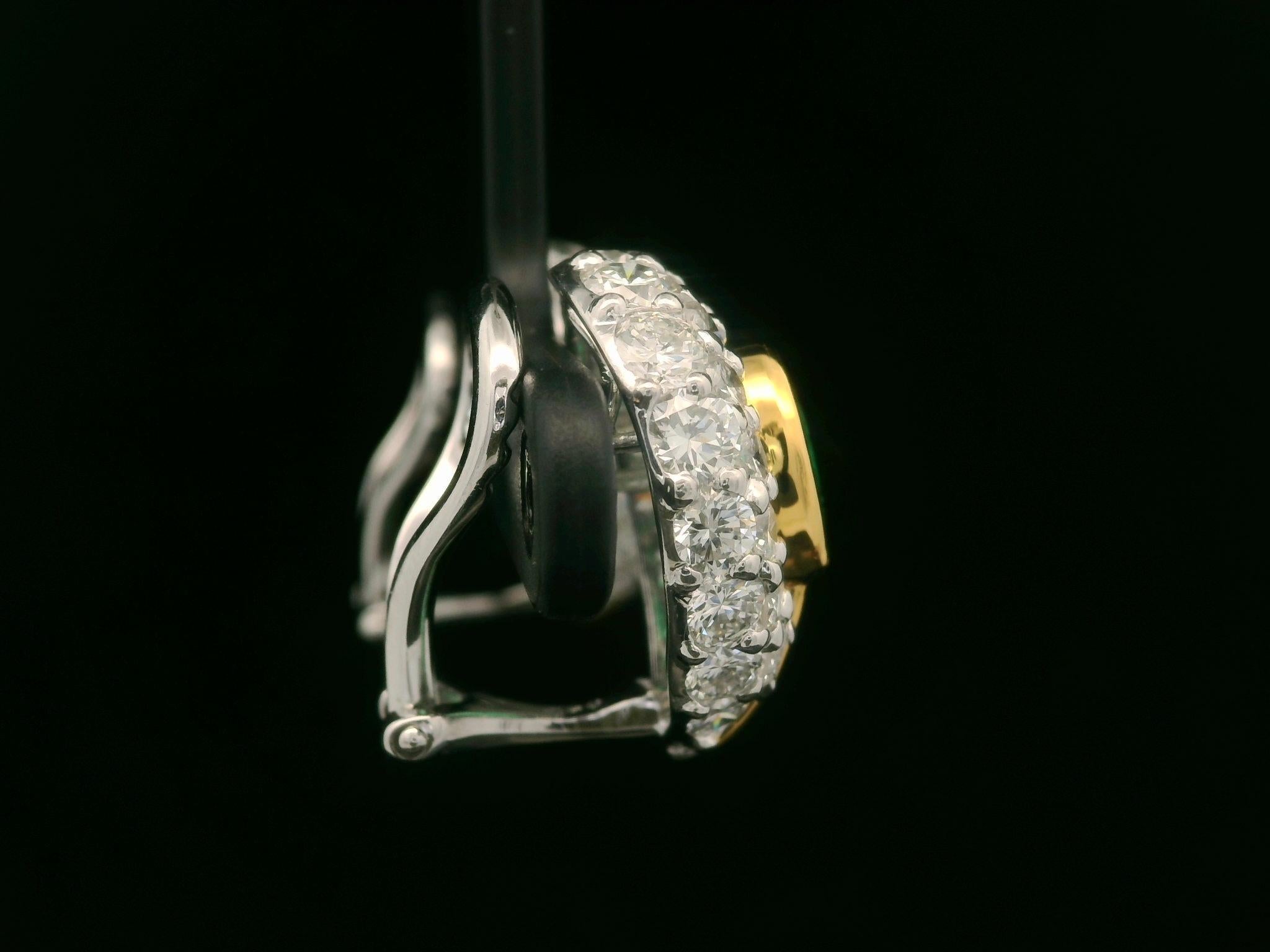 Pendiente de oro macizo GIA 7,52 ctw Esmeralda colombiana y diamante con botón de clip en venta 1