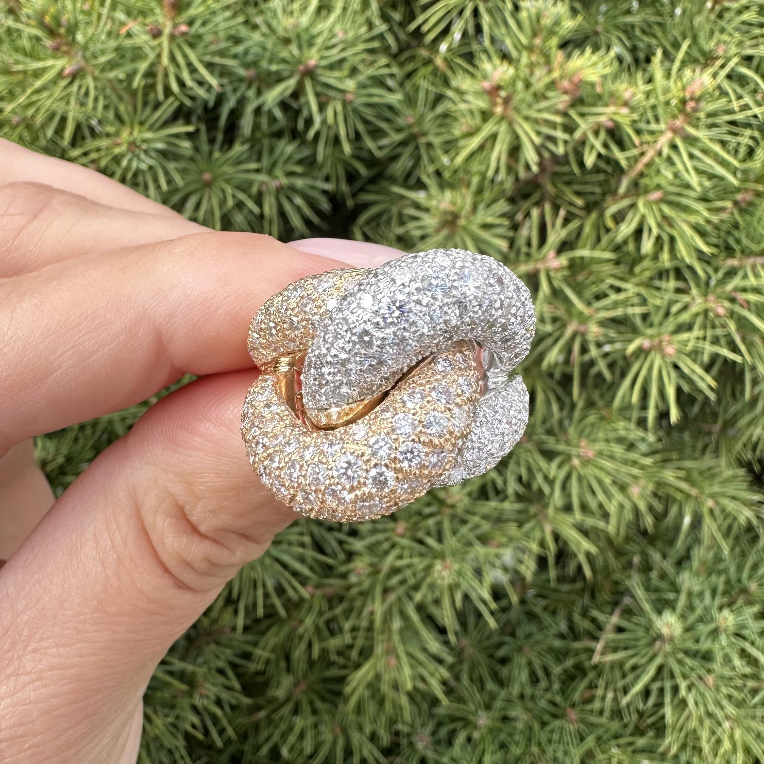 Anello in oro massiccio di alta qualità con diamanti a pavé da 5,60 ct. in vendita 10