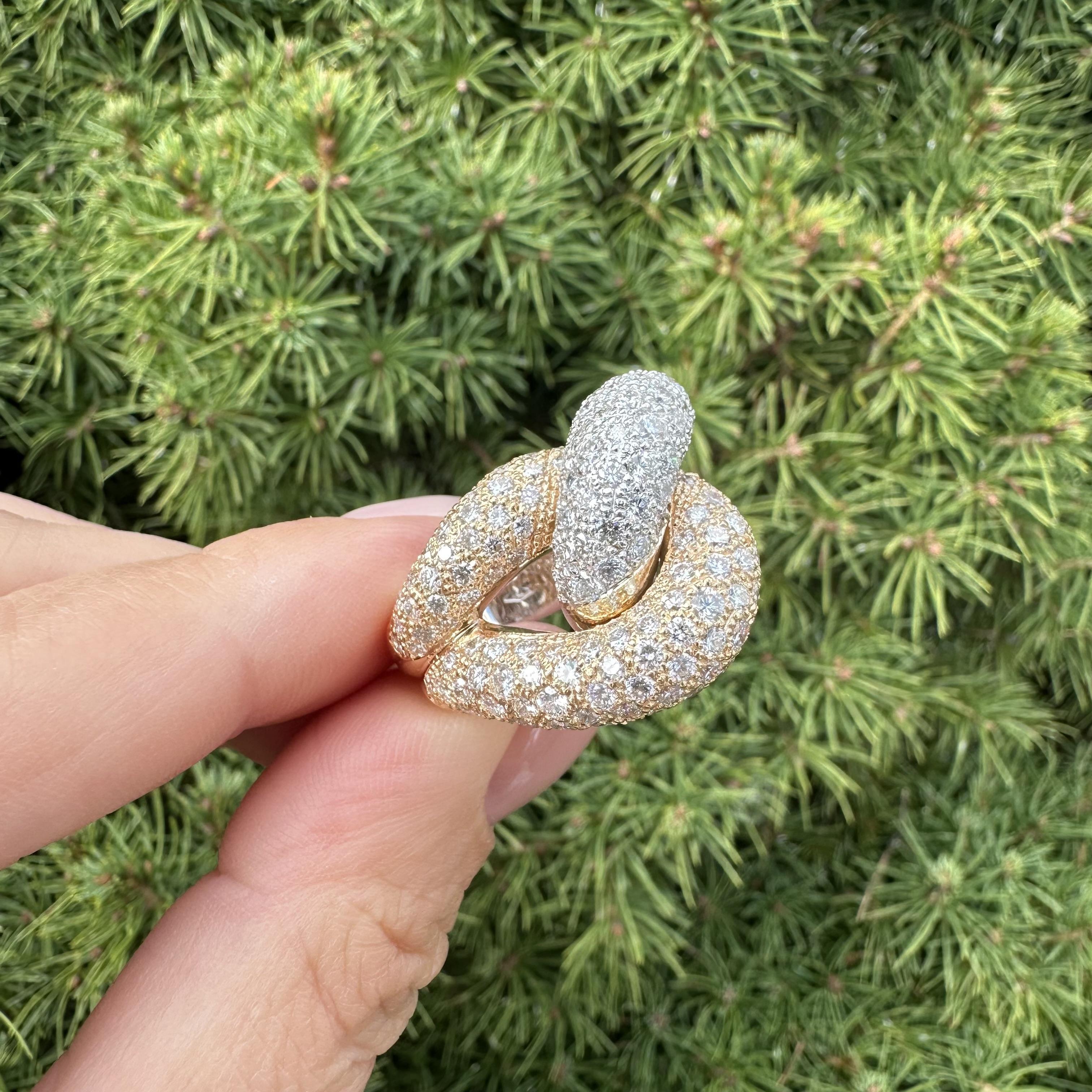 Anello in oro massiccio di alta qualità con diamanti a pavé da 5,60 ct. in vendita 12