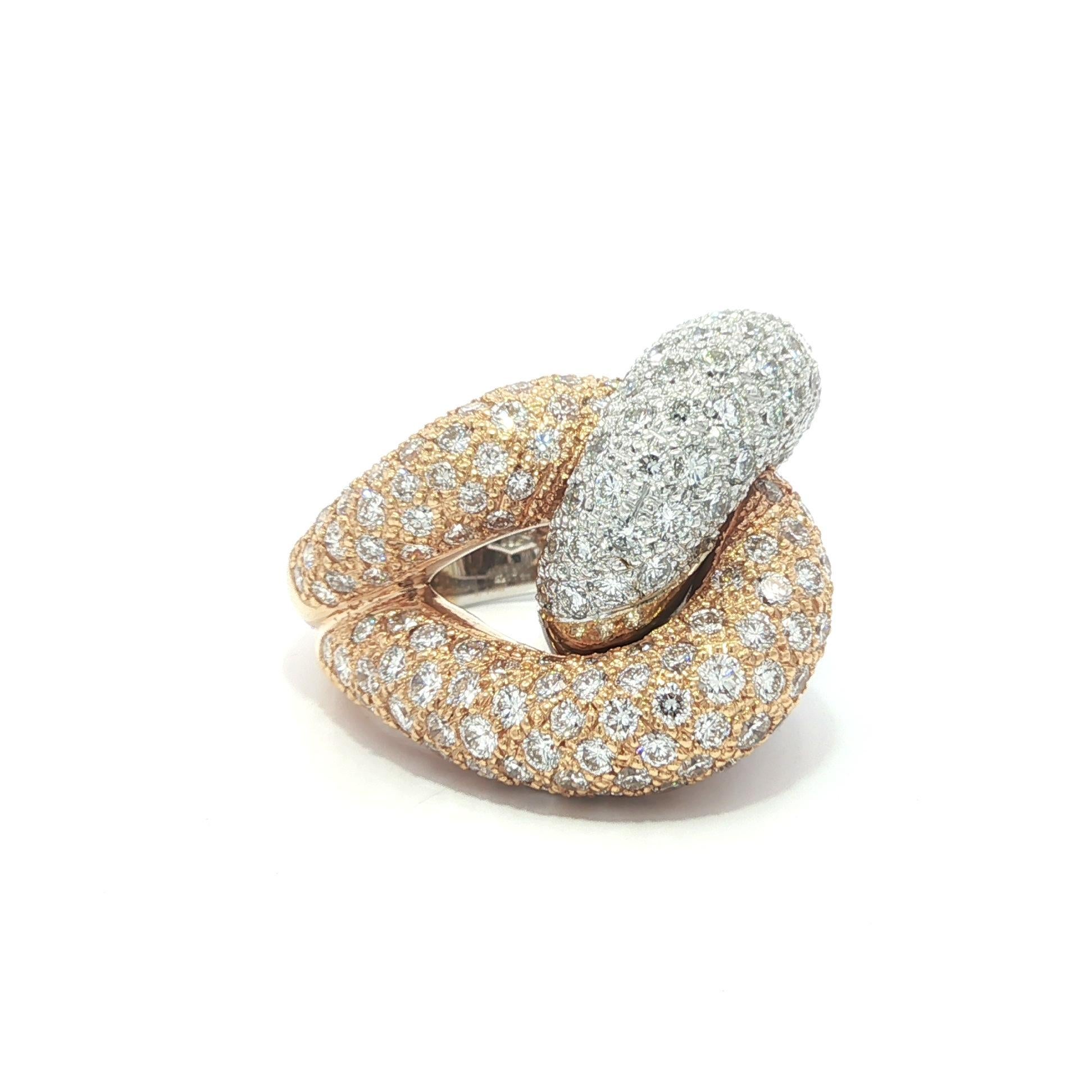 Anello in oro massiccio di alta qualità con diamanti a pavé da 5,60 ct. in vendita 3