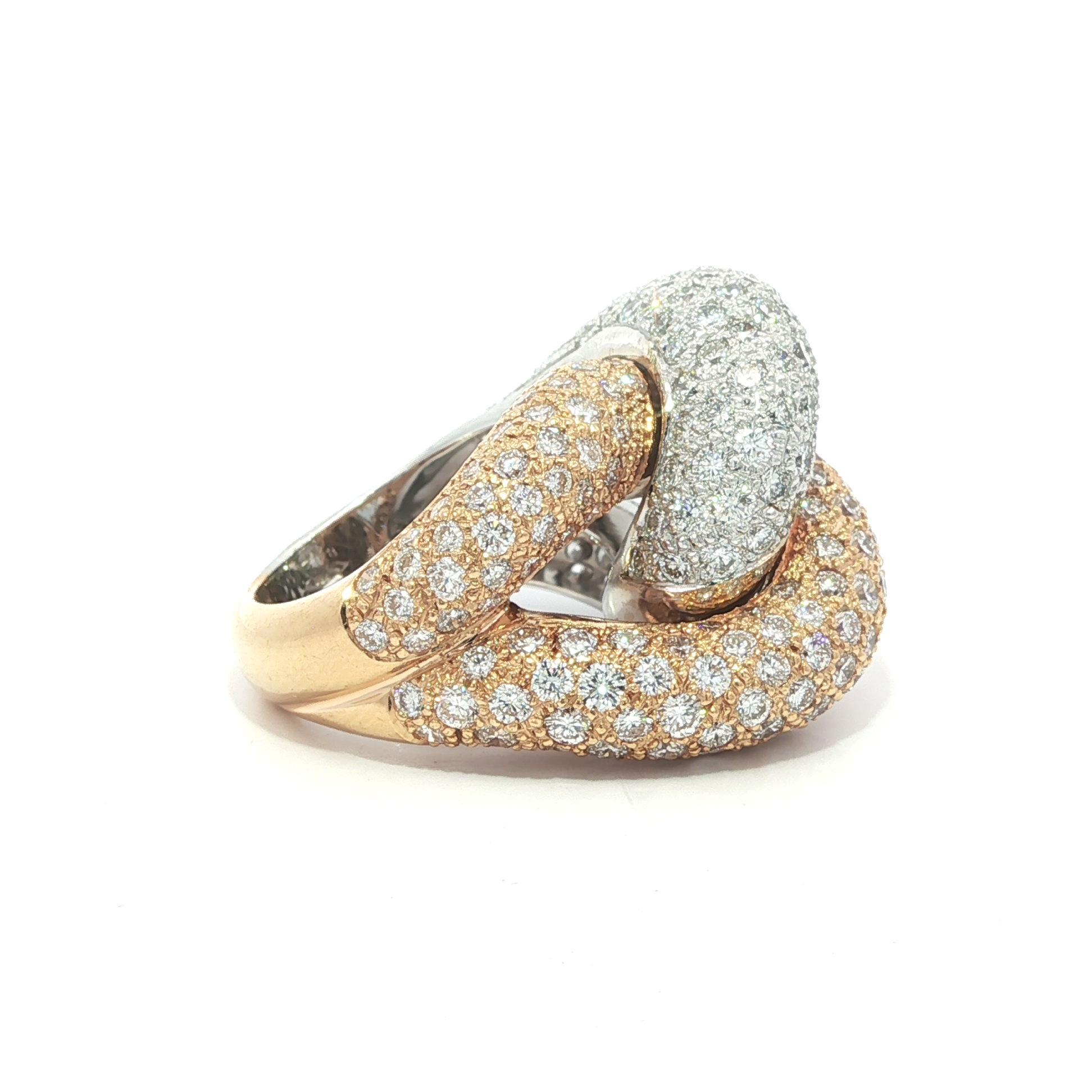 Anello in oro massiccio di alta qualità con diamanti a pavé da 5,60 ct. in vendita 4