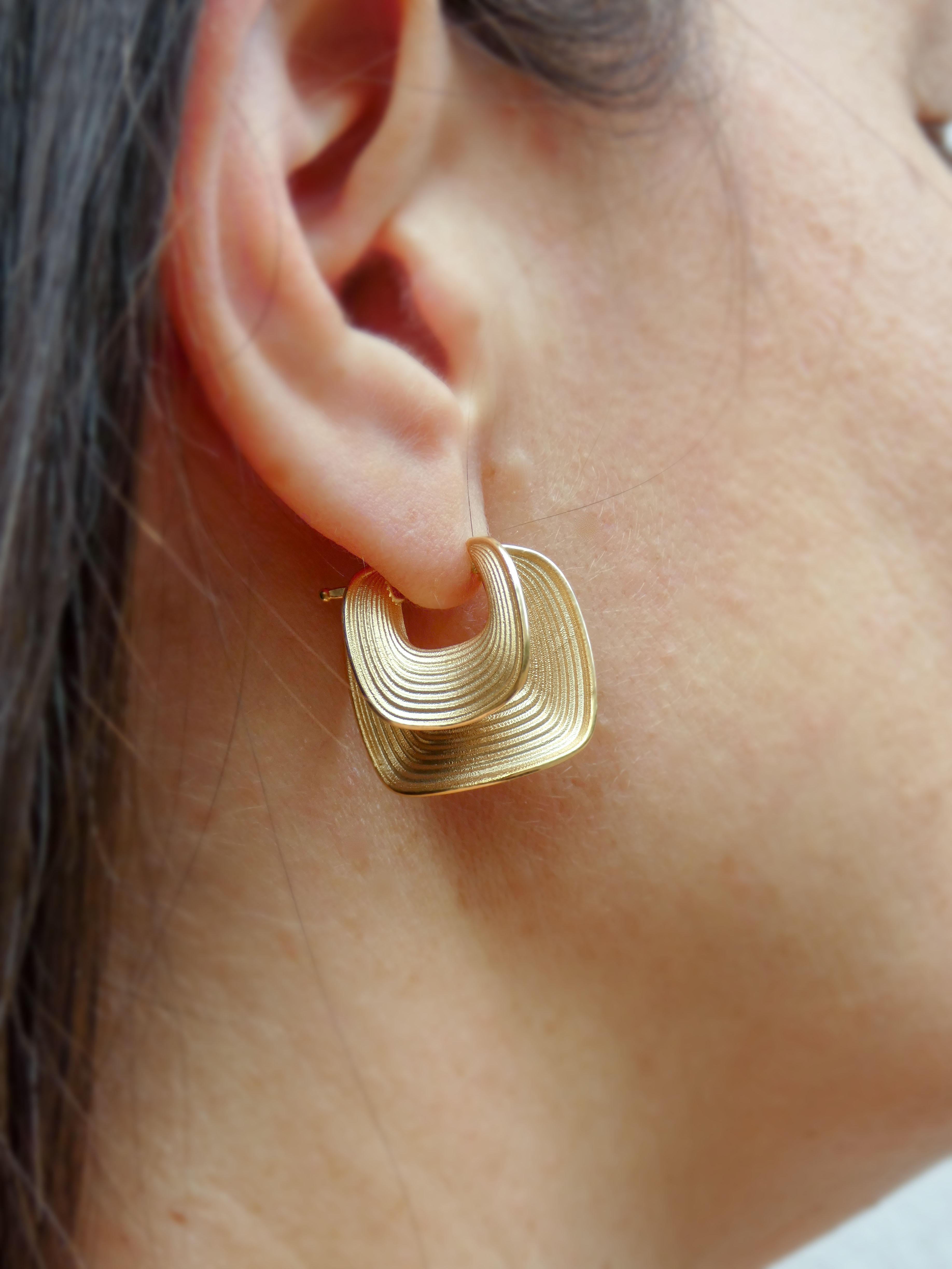 Solid Gold Hoop Earrings Made in Italy by Oltremare Gioielli In New Condition For Sale In Camisano Vicentino, VI