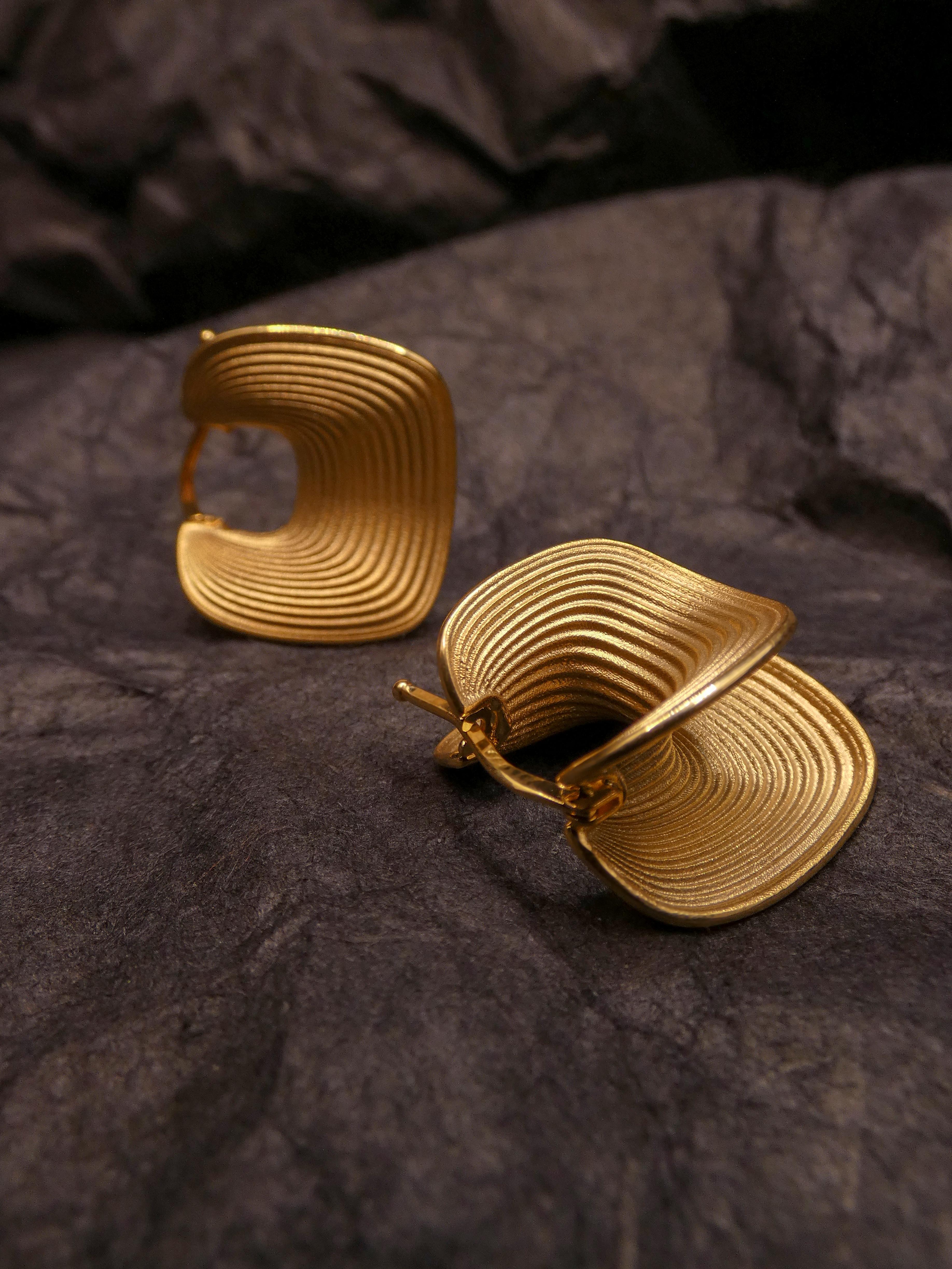 Solid Gold Hoop Earrings Made in Italy by Oltremare Gioielli For Sale 4