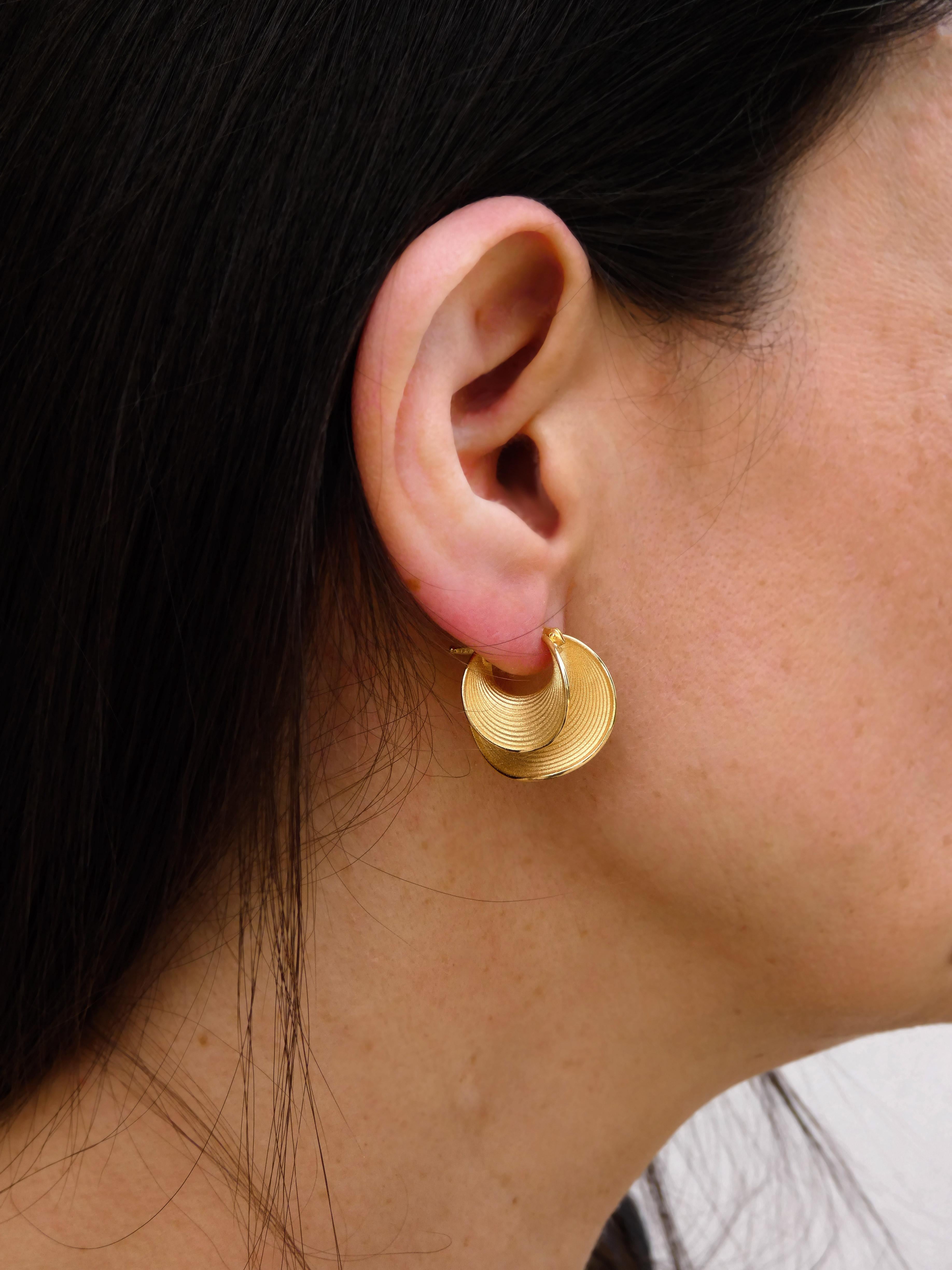 Oltremare Gioielli Gold Hoop Earrings, 18 karat Italian gold fine jewelry  For Sale 2