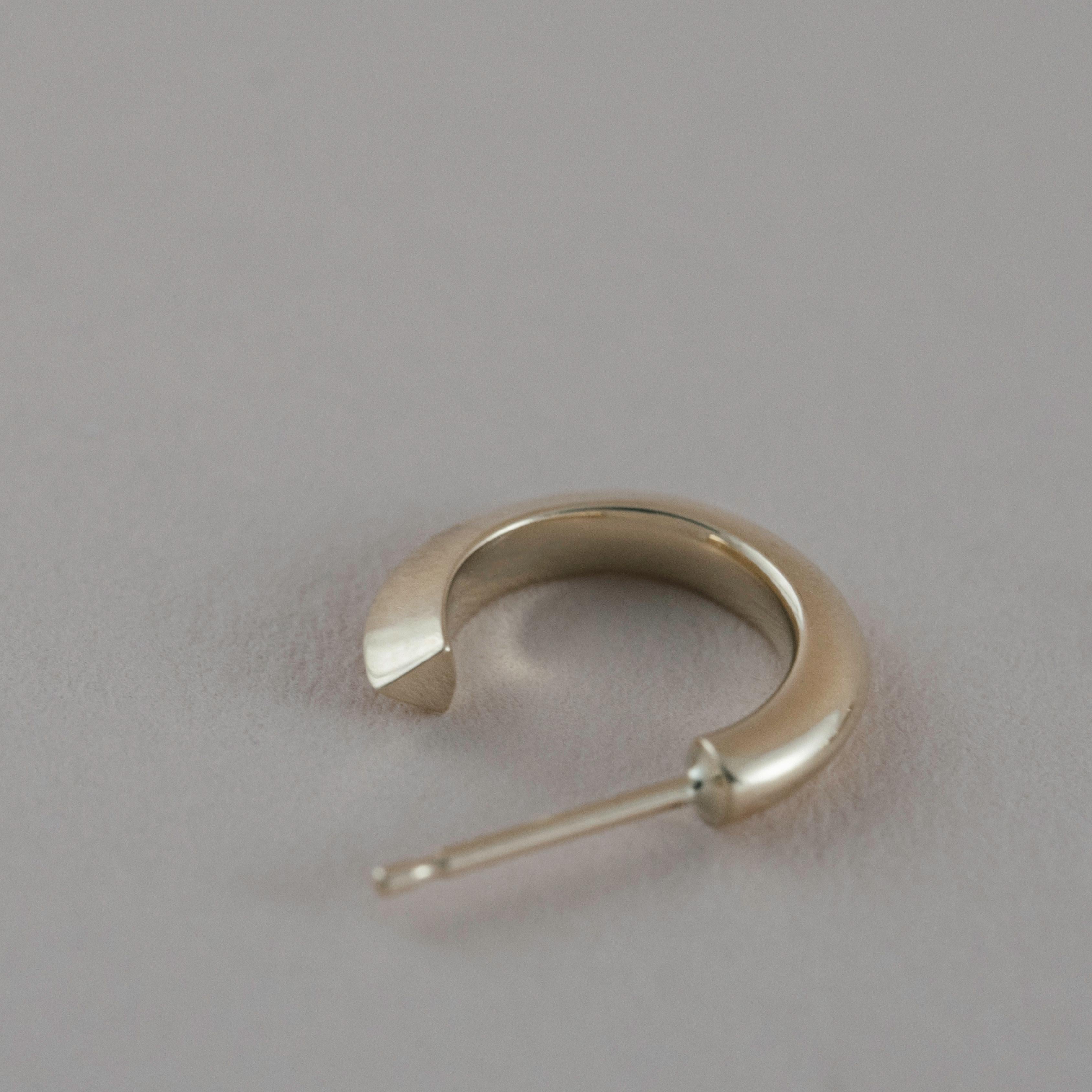 Contemporary Solid Gold Hoop Earrings Small Flow Circle to Triangle For Sale