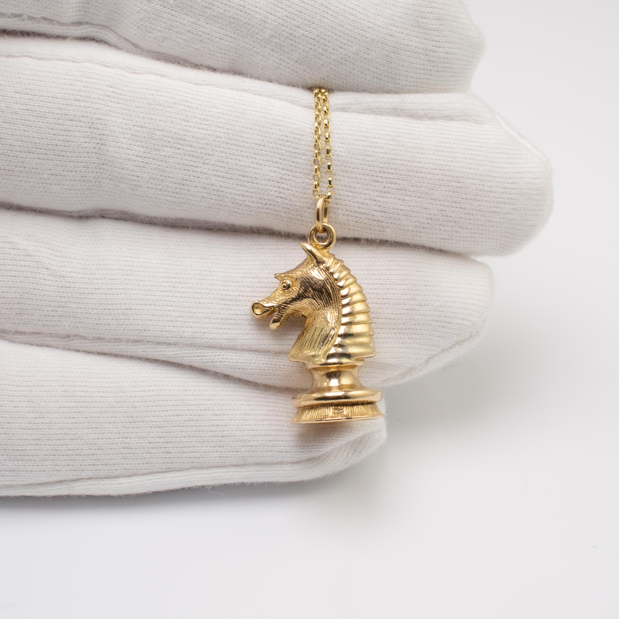 Solid Gold Horse Knight Chess Piece Pendant Necklace, Hallmarked London 1971 In Excellent Condition In Preston, Lancashire