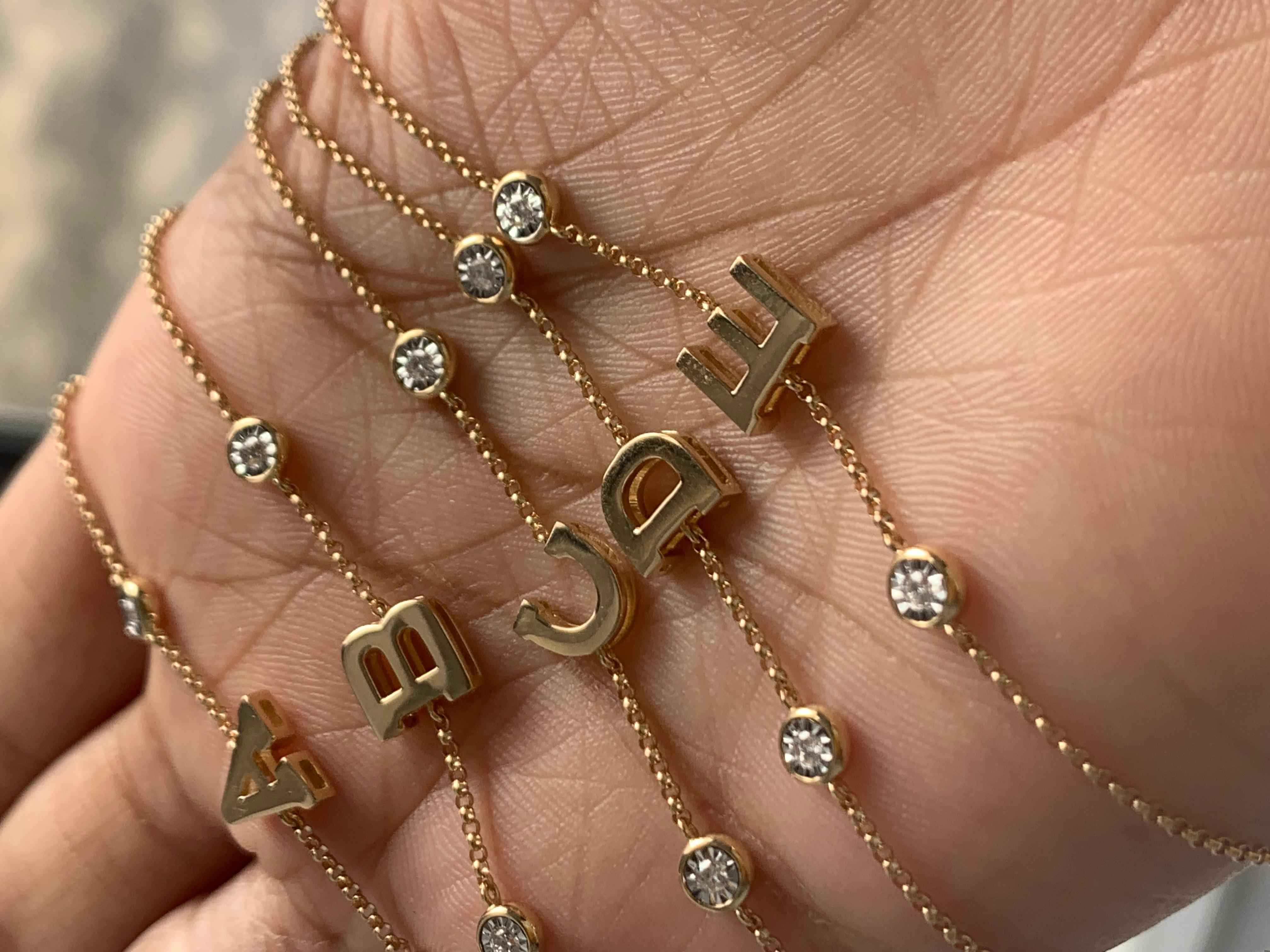 Taille ronde Bracelets d'origine en or massif avec diamants naturels ronds, bracelets à lettres en or  en vente