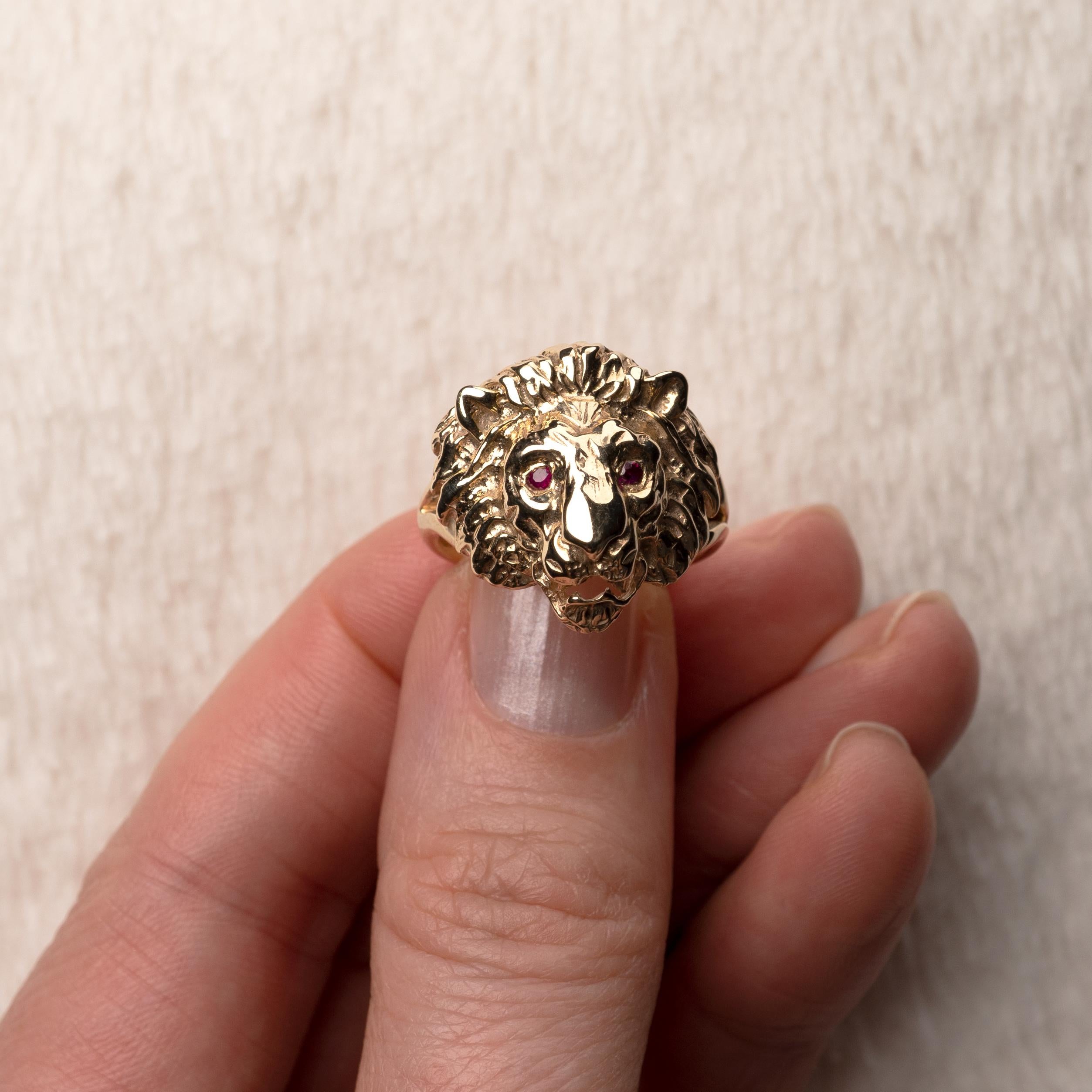 Solid Gold Lion Ring Ruby Eyes, UK Hallmarks - Size 8, Unique Animal Jewelry In Excellent Condition In Preston, Lancashire