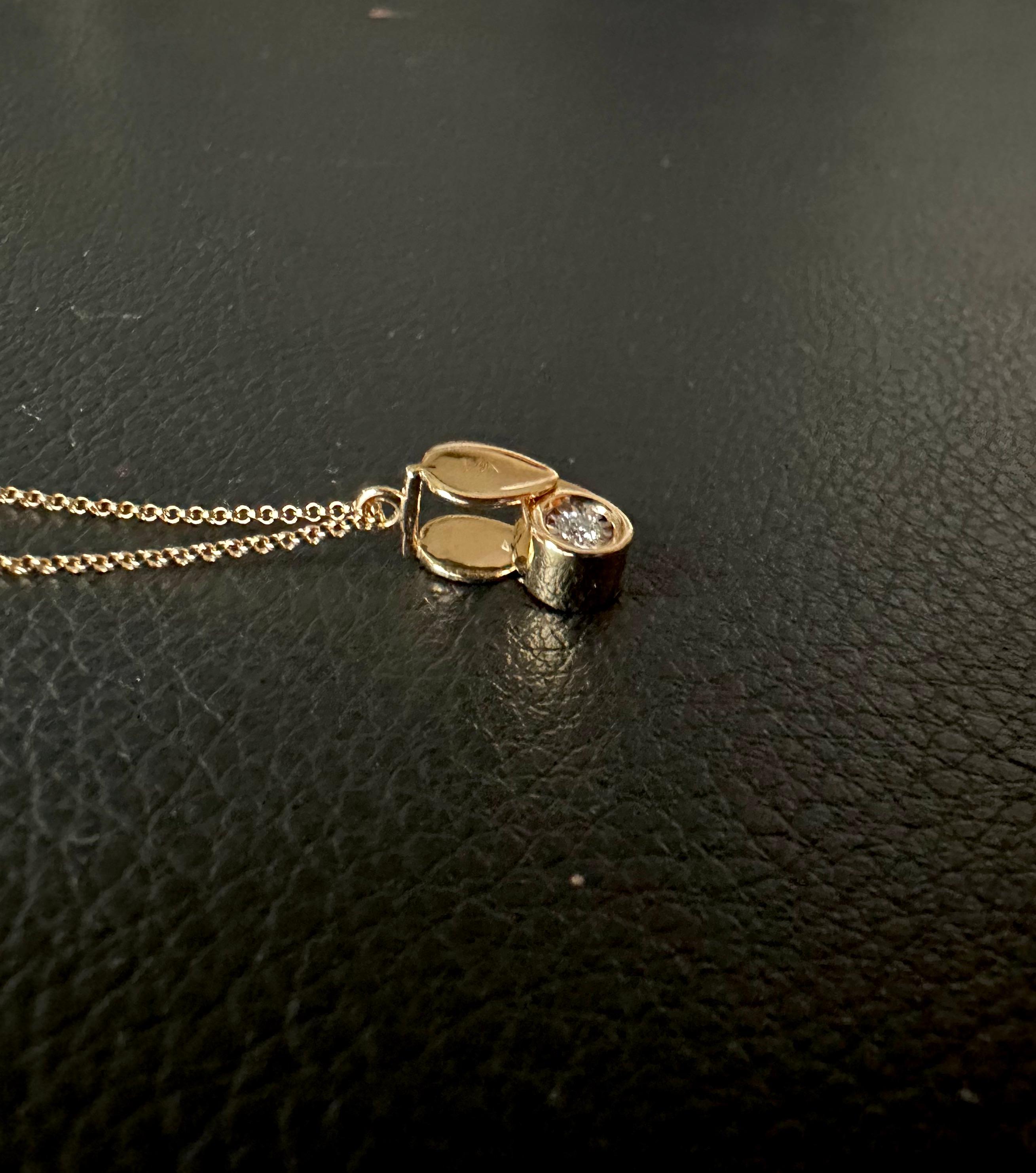 Halskette aus massivem Gold Loupe mit natürlichem Diamanten, minimalistische Charm-Halskette 14k  (Rundschliff) im Angebot