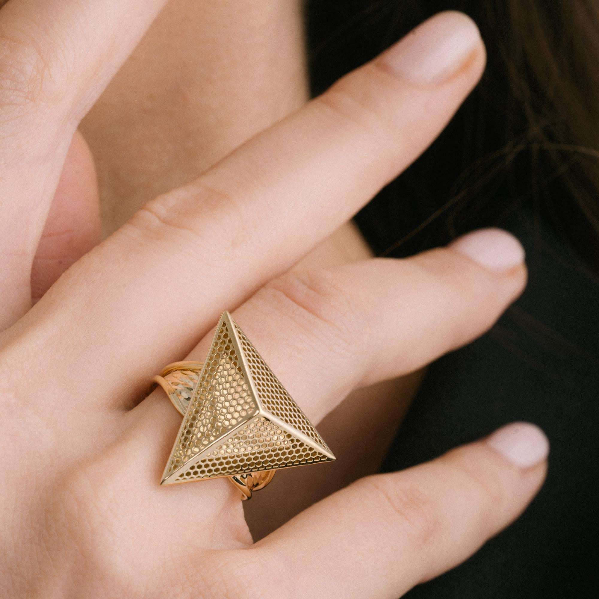 Exclusively crafted from genuine gold, Zelveti jewelry embodies purity and longevity. Available in 14 or 18 karat gold, Zelveti jewels are designed to whisper to your soul and carry forward your story across generations. The hallmark of 585 (14