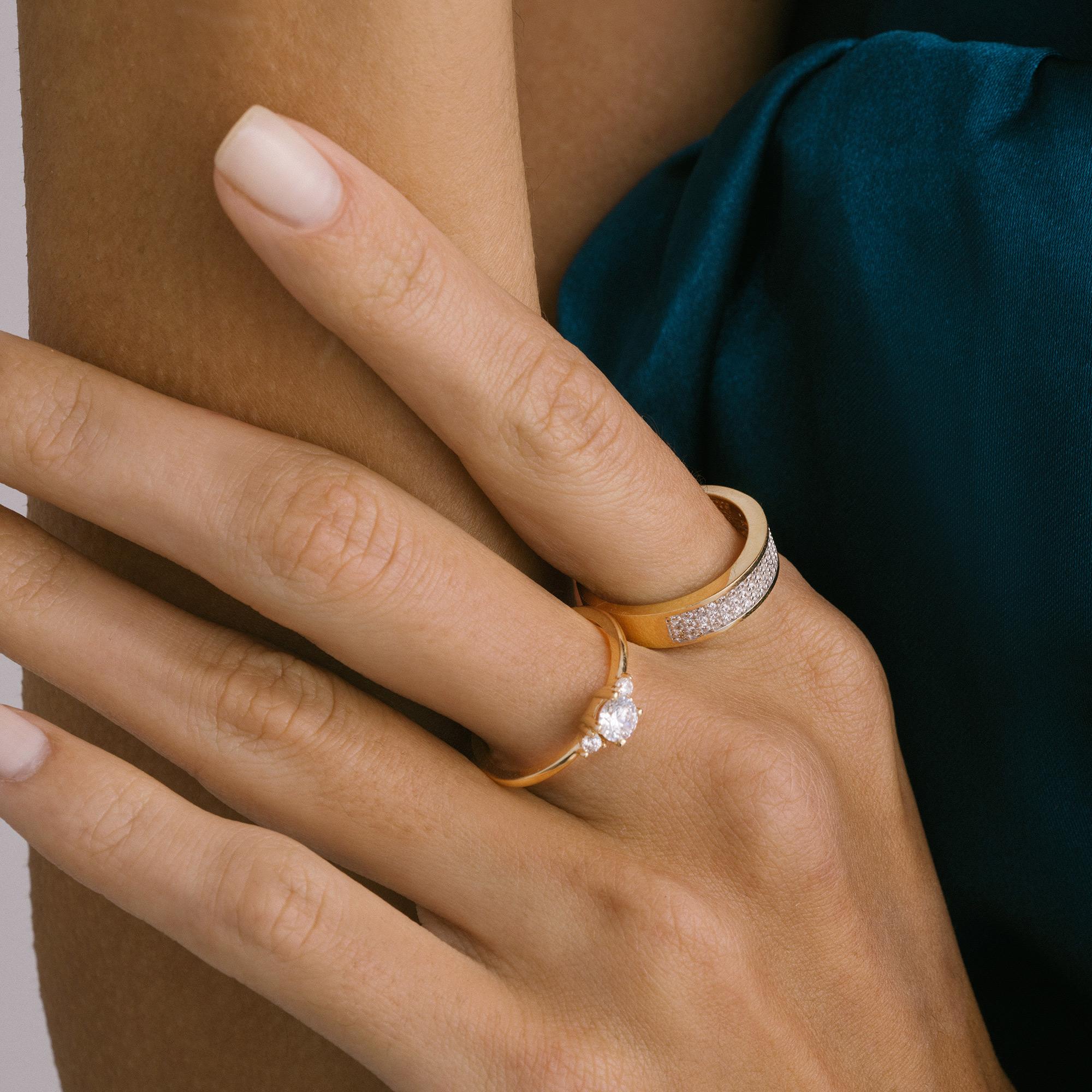 Anello Pavé Zircone Mezza Eternità Impilabile Oro Solido Massimalista 14 Carati In condizioni Nuovo in vendita a Patchogue, NY