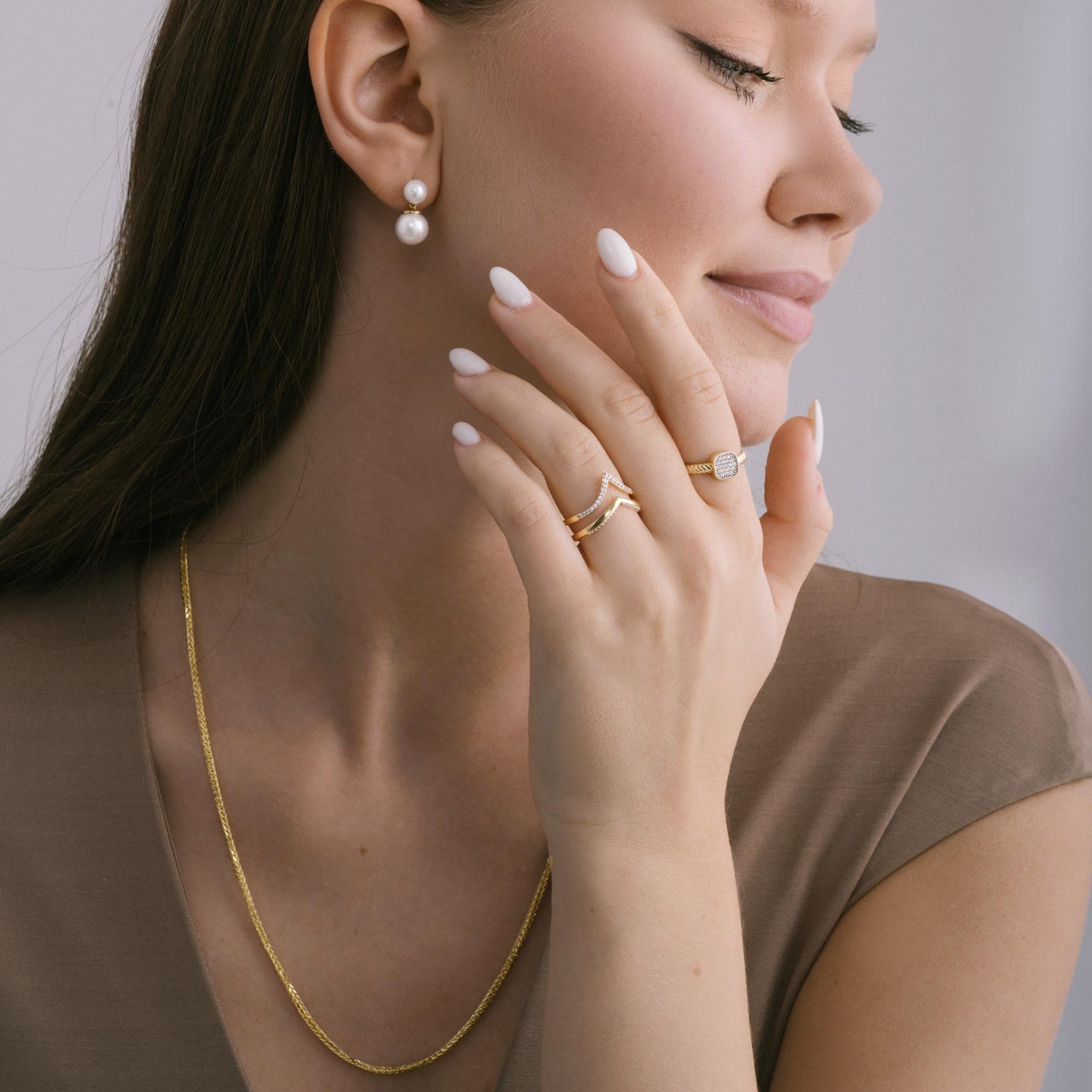 Anello impilabile con zircone doppio Chevron Wishbone in oro massiccio 14 carati in vendita 1