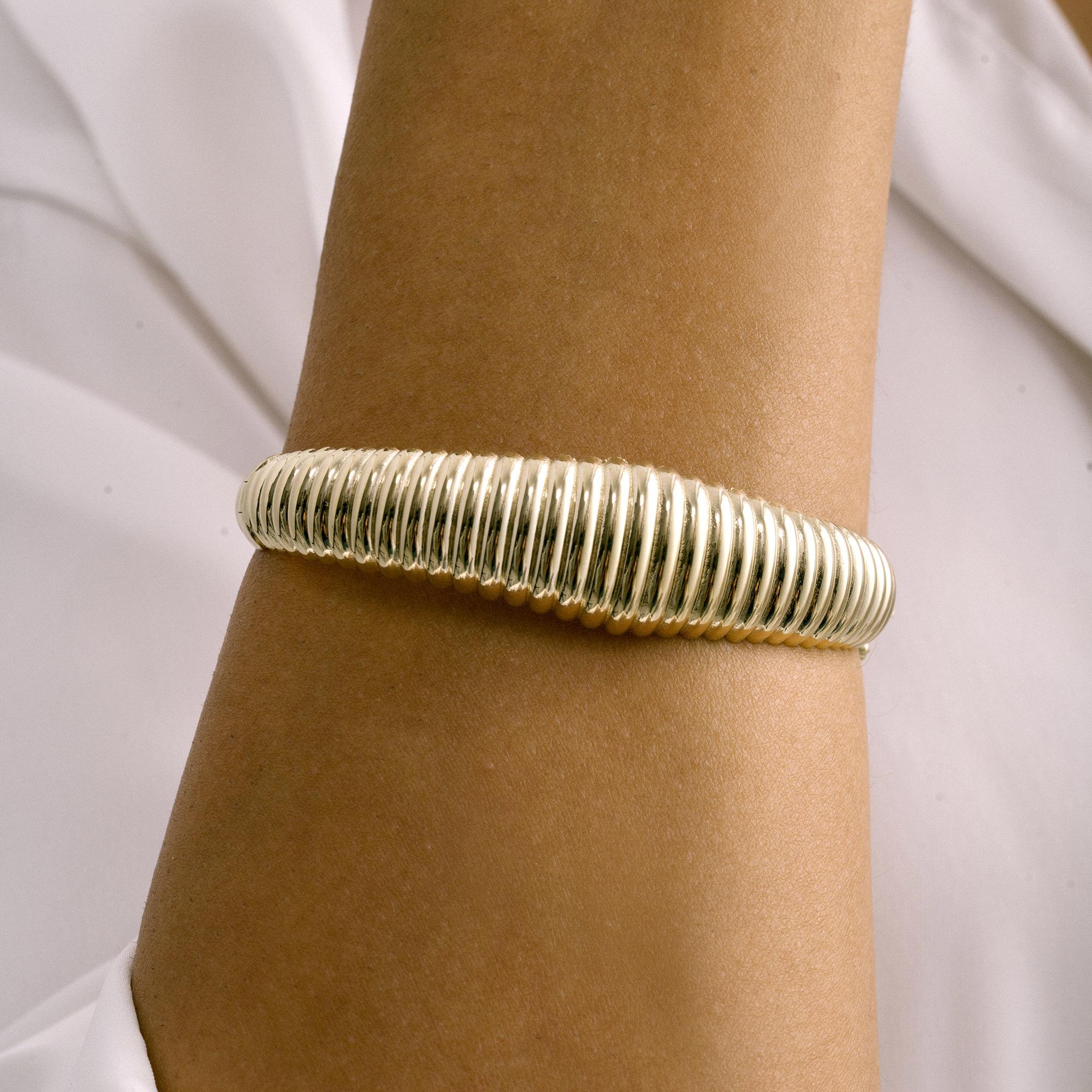 Bracelet jonc Croissant audacieux fait main en or massif 14 carats en vente 2