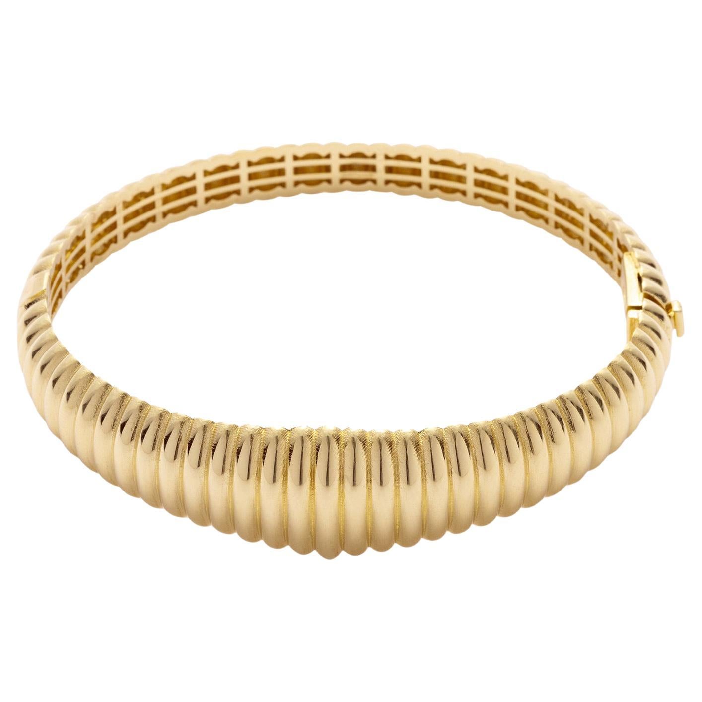 Bracelet jonc Croissant audacieux fait main en or massif 14 carats en vente