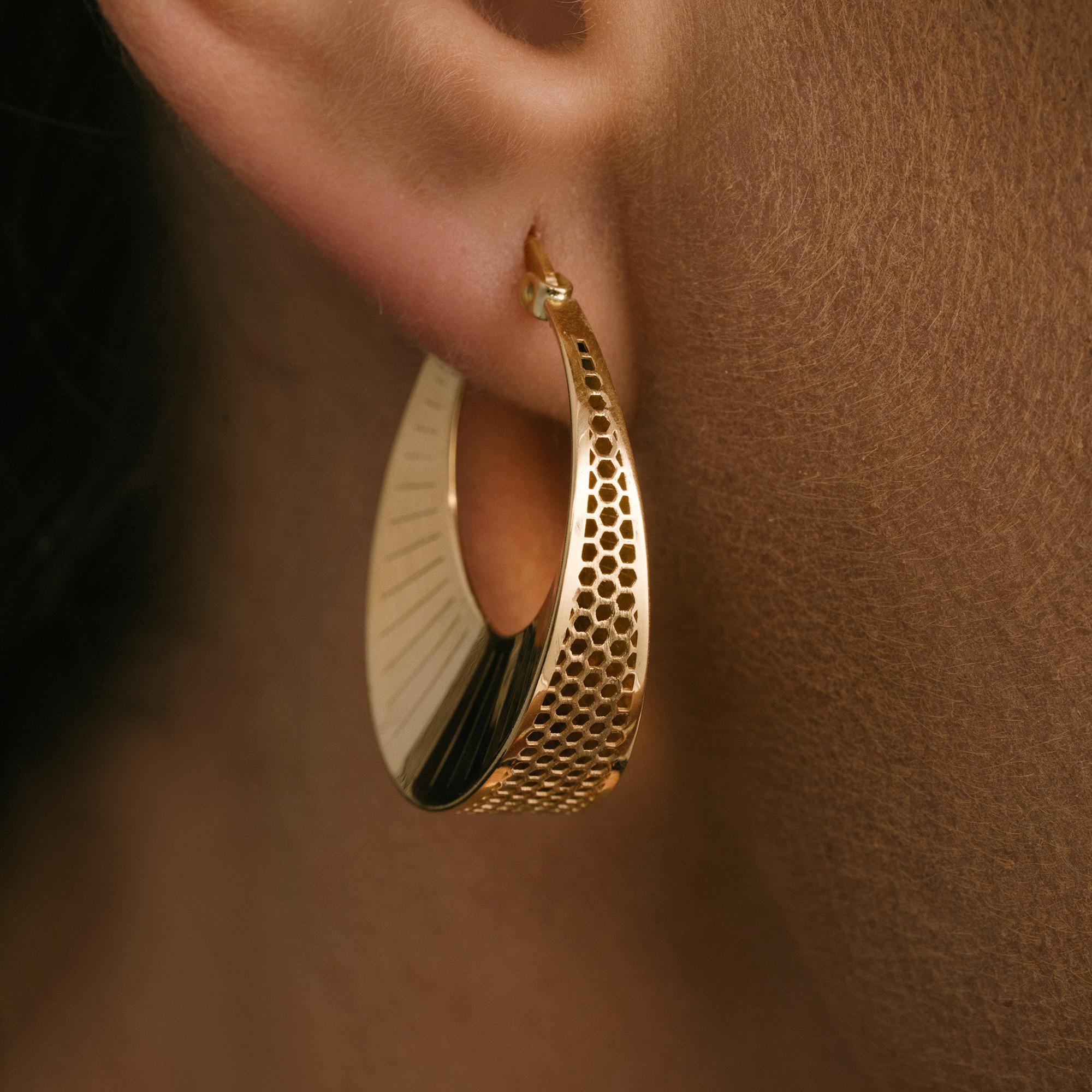 Boucles d'oreilles courbes Sunburst en or massif 14 carats, faites à la main Neuf - En vente à Patchogue, NY