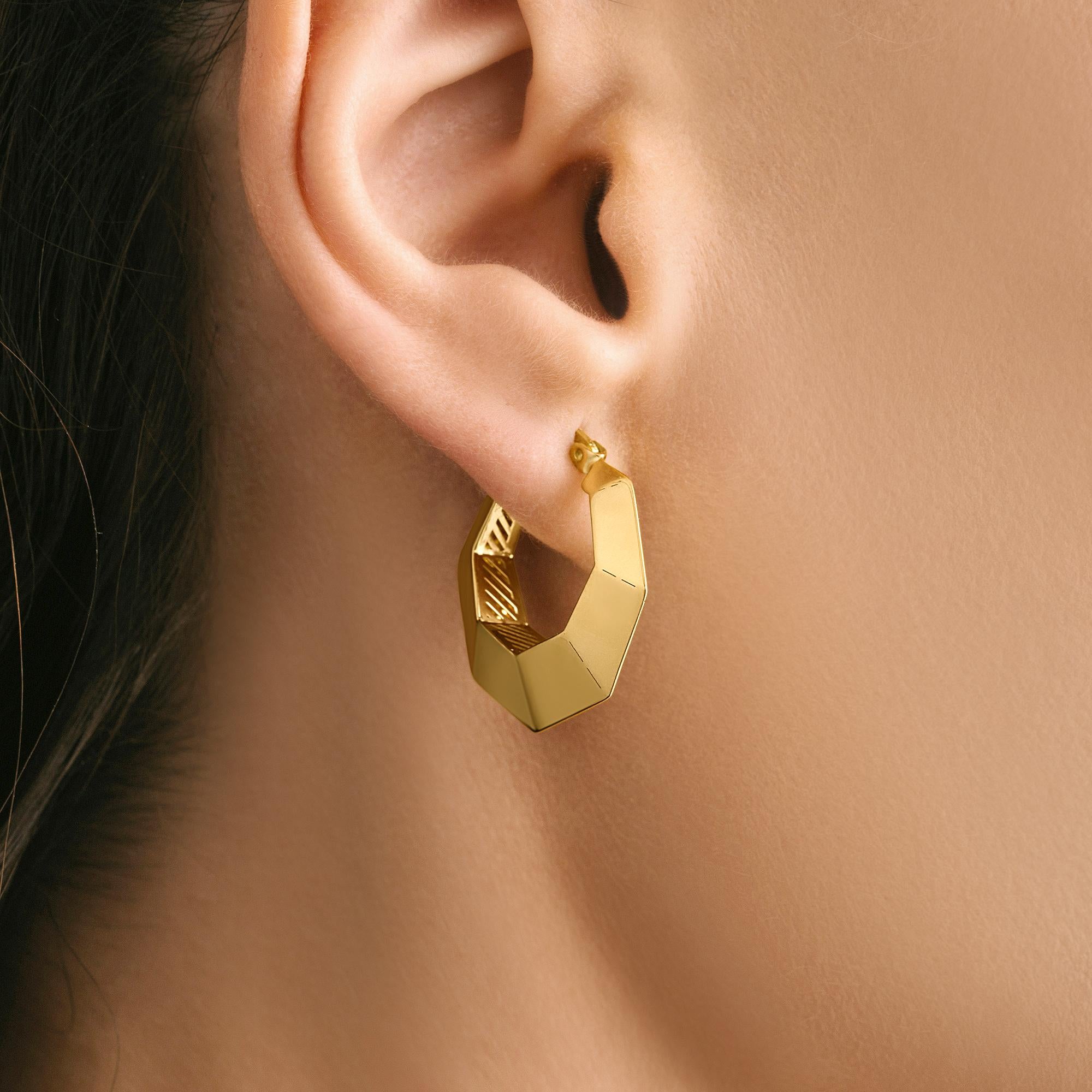 Exclusively crafted from genuine gold, Zelveti jewelry embodies purity and longevity. Available in 14 or 18 karat gold, Zelveti jewels are designed to whisper to your soul and carry forward your story across generations. The hallmark of 585 (14