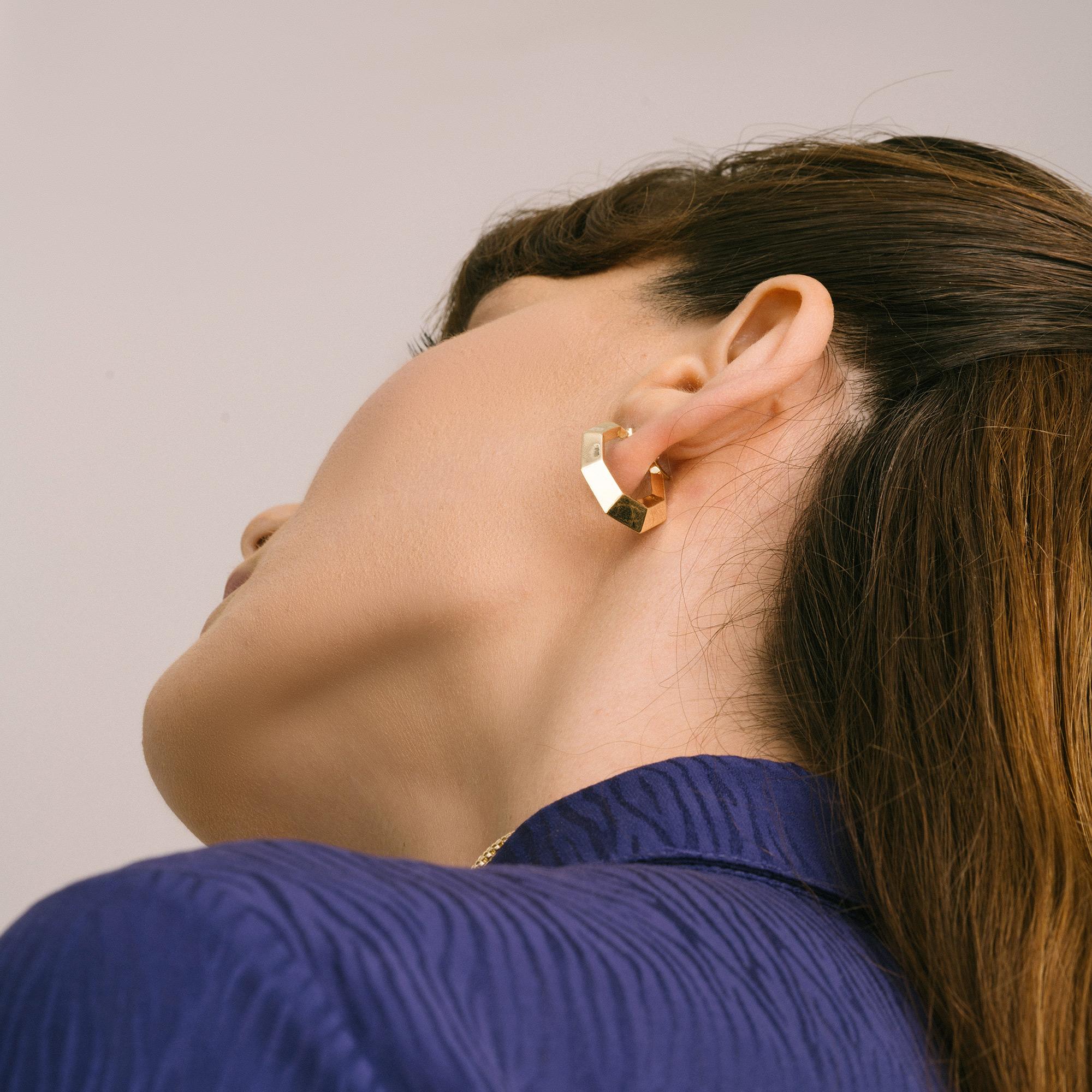 Women's or Men's Chunky Hexagon Hoop Earrings 14 Karat Solid Gold Maximalist Handmade For Sale
