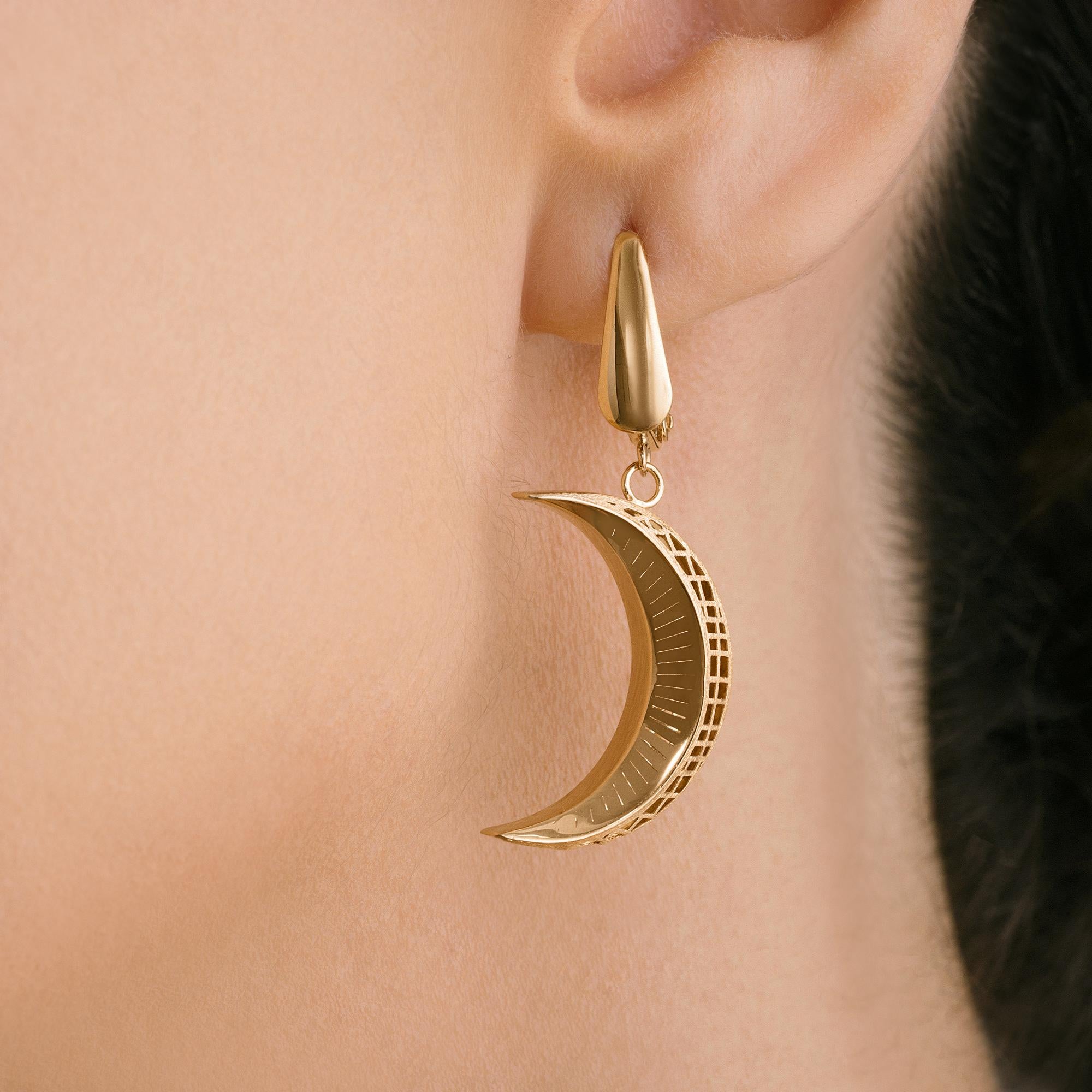 Boucles d'oreilles pendantes en forme de croissant de lune en or massif 14 carats, faites à la main Neuf - En vente à Patchogue, NY
